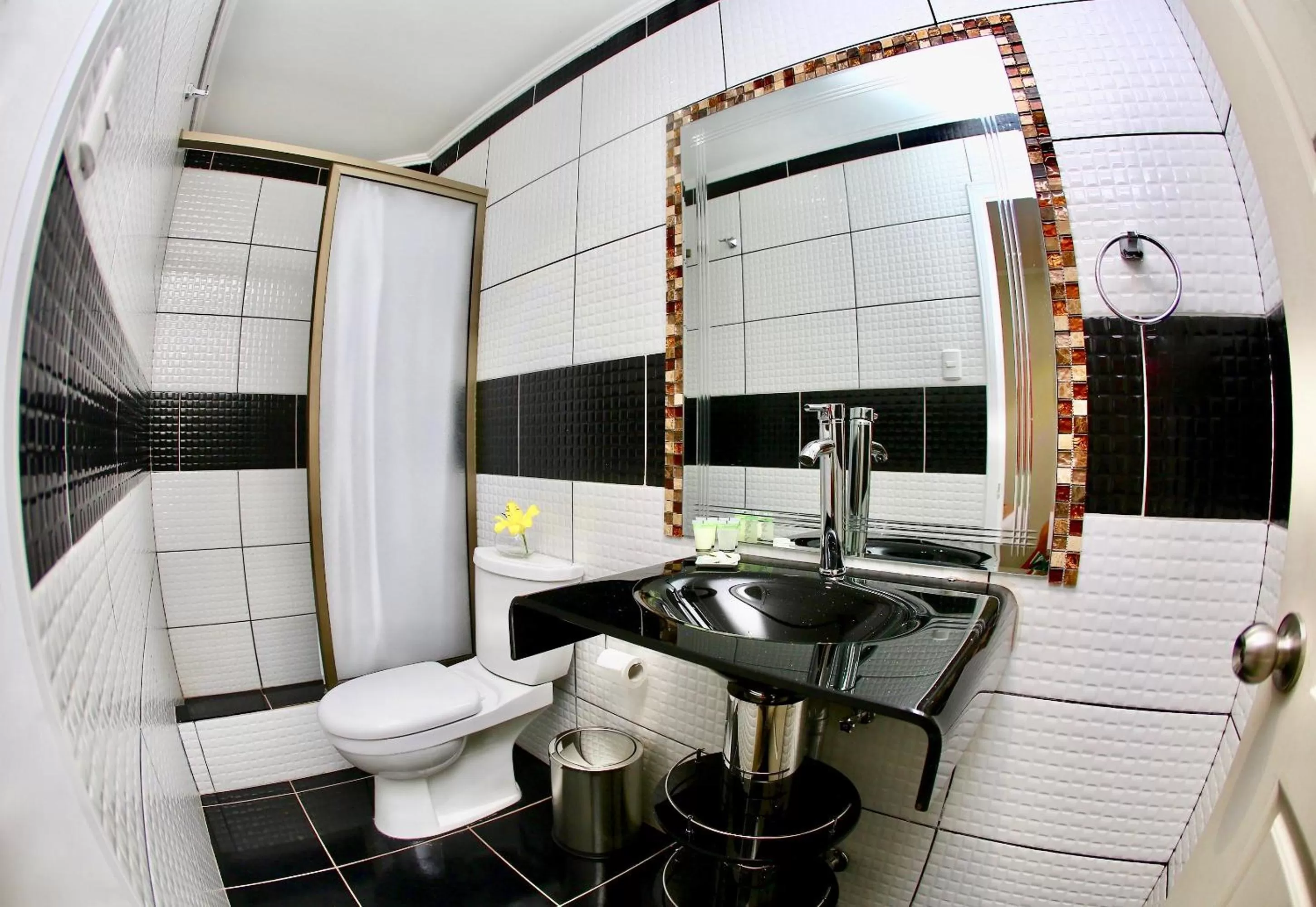 Shower, Bathroom in Yakana Hotel