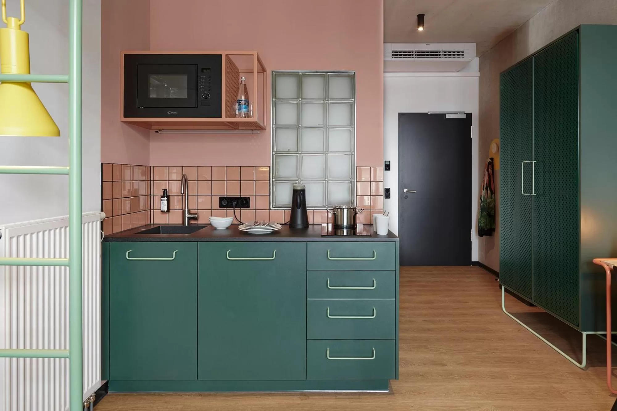 Kitchen or kitchenette in Basecamp Hotel Dortmund