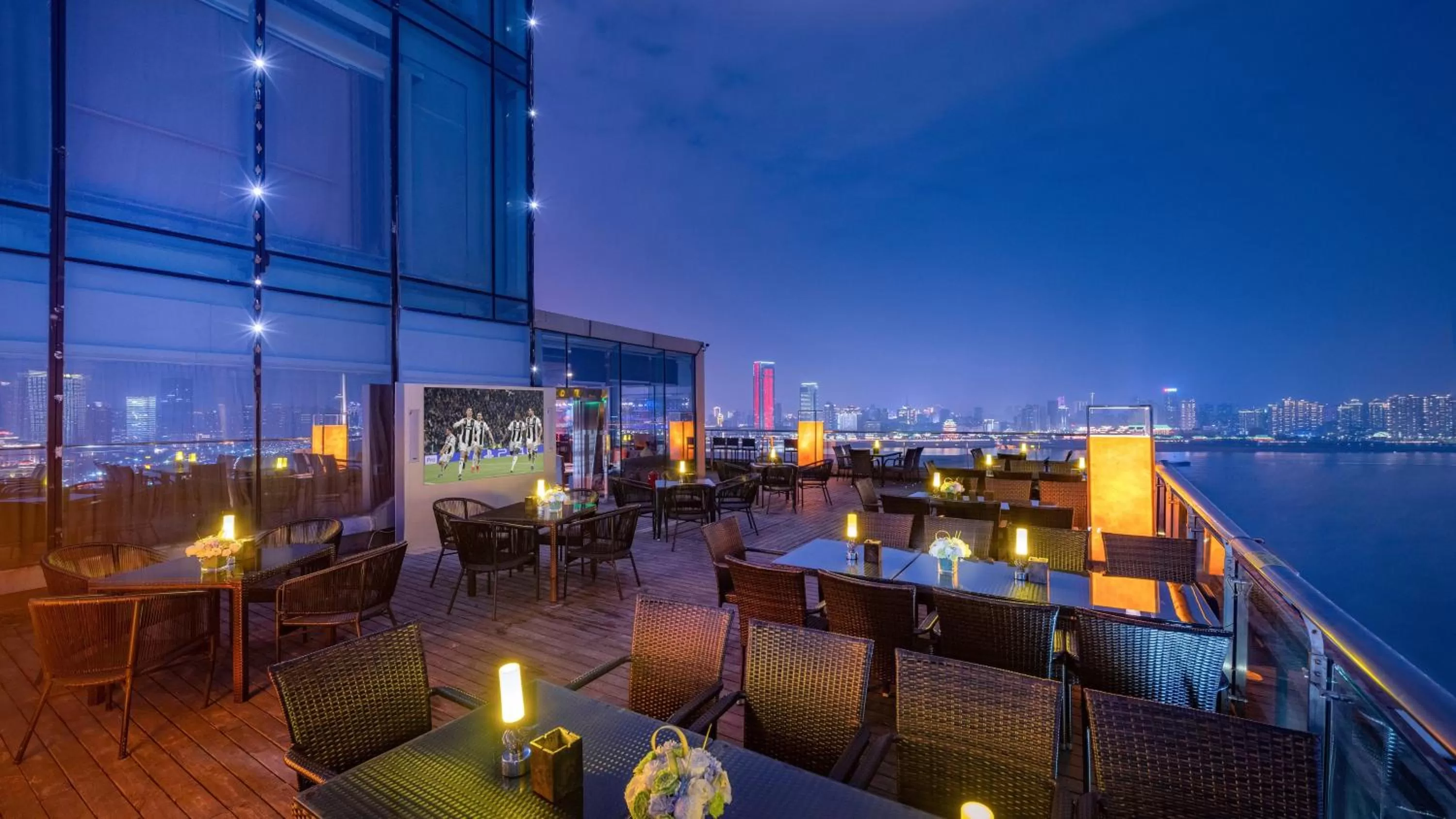 Restaurant/places to eat in Holiday Inn Nanchang Riverside by IHG