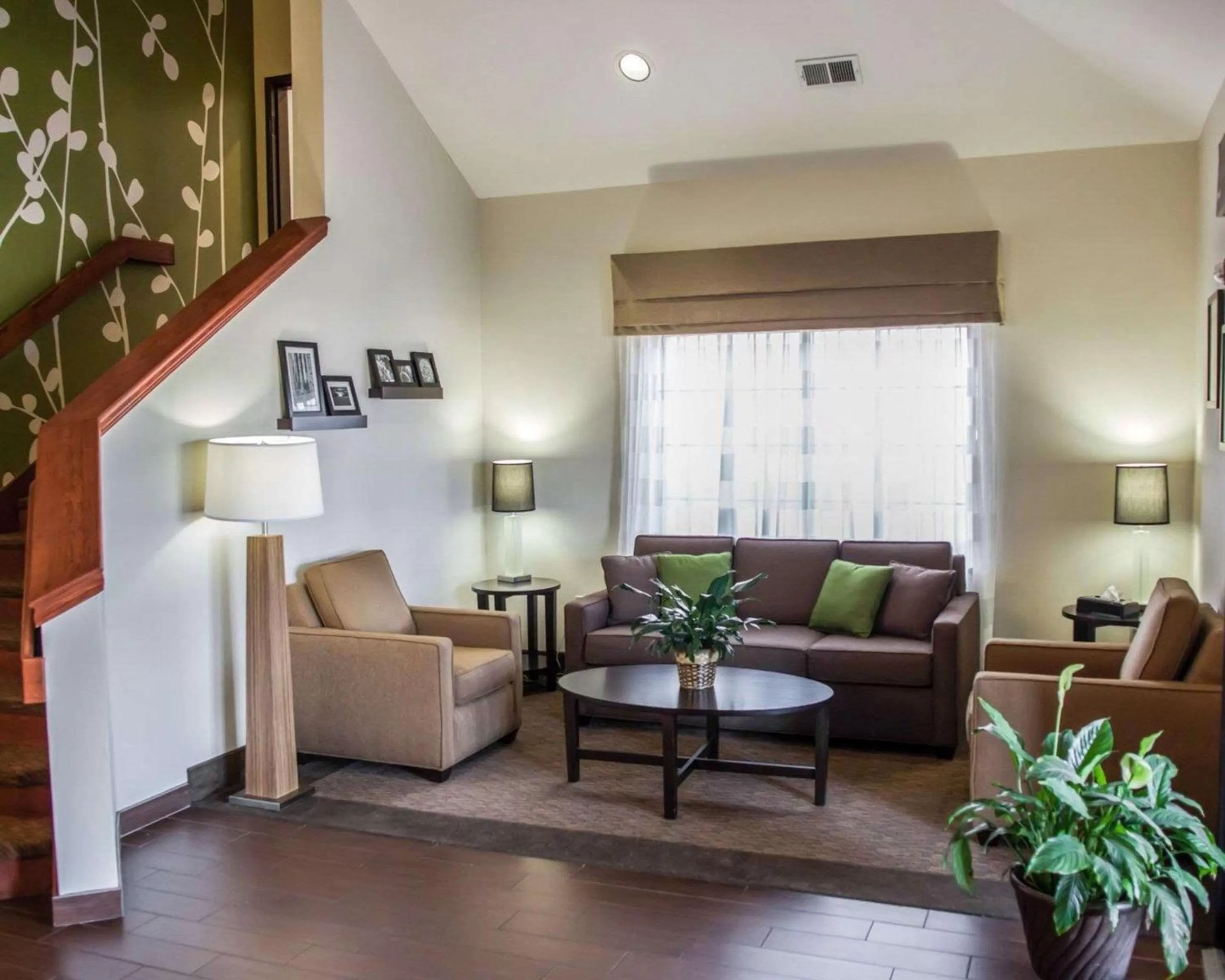 Lobby or reception in Garner Hotel Topeka West by IHG