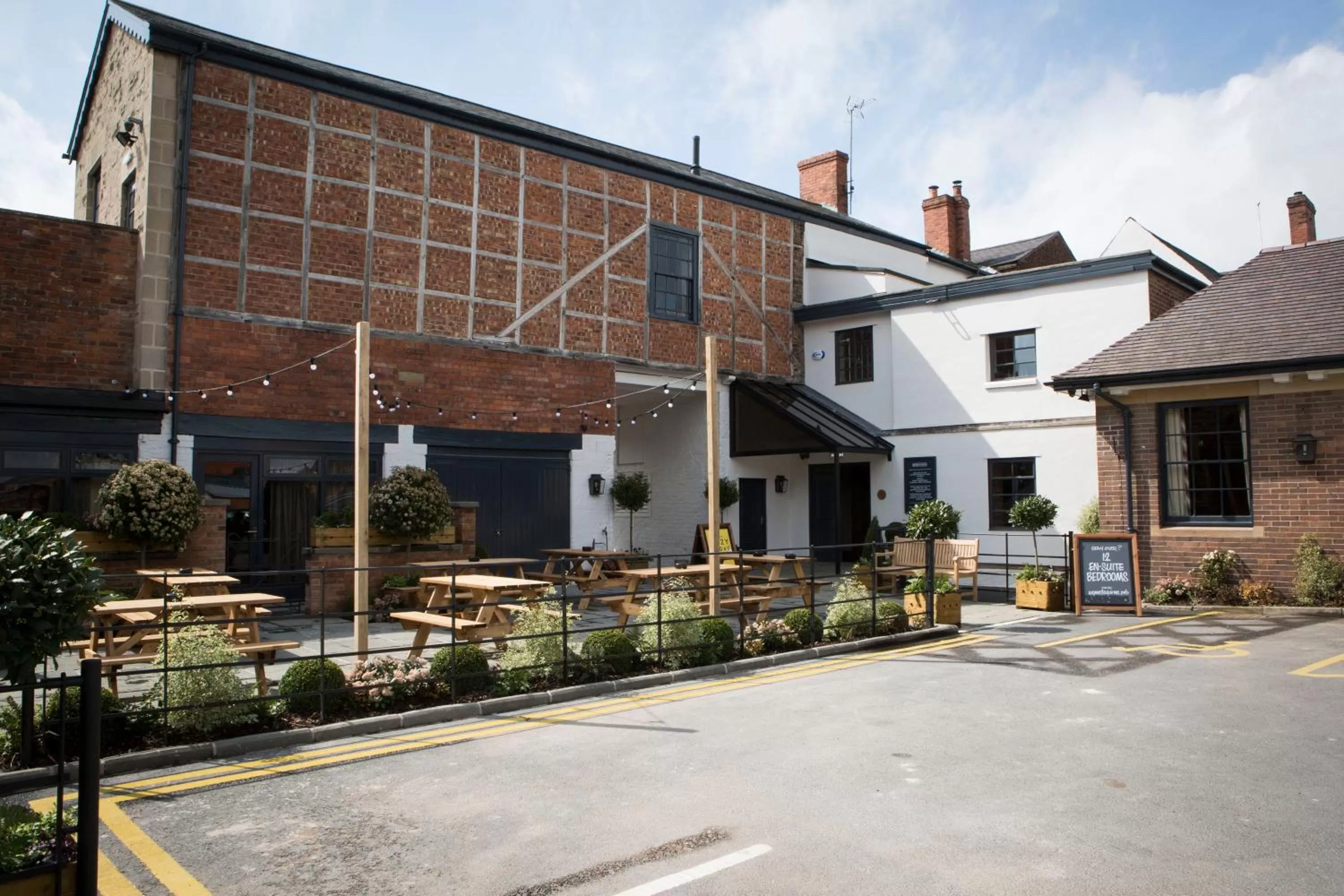 Property building in Wynnstay Arms, Ruabon, Wrexham