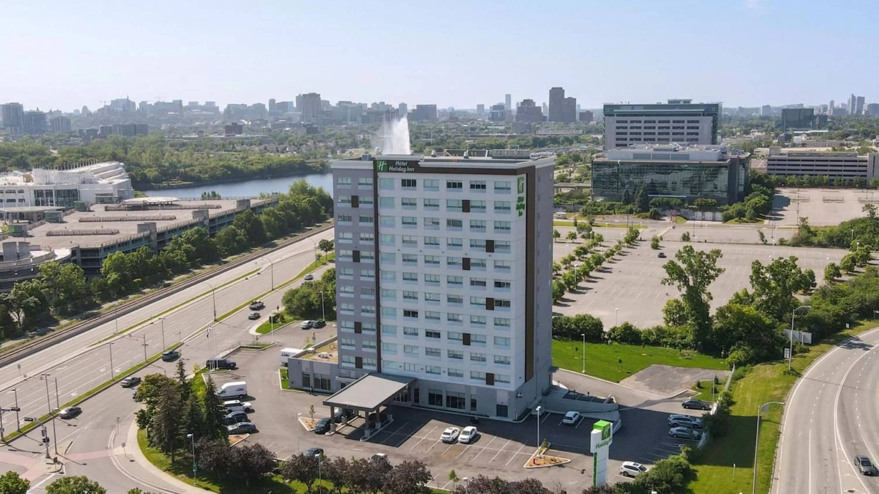 Property building in Holiday Inn Gatineau - Ottawa by IHG