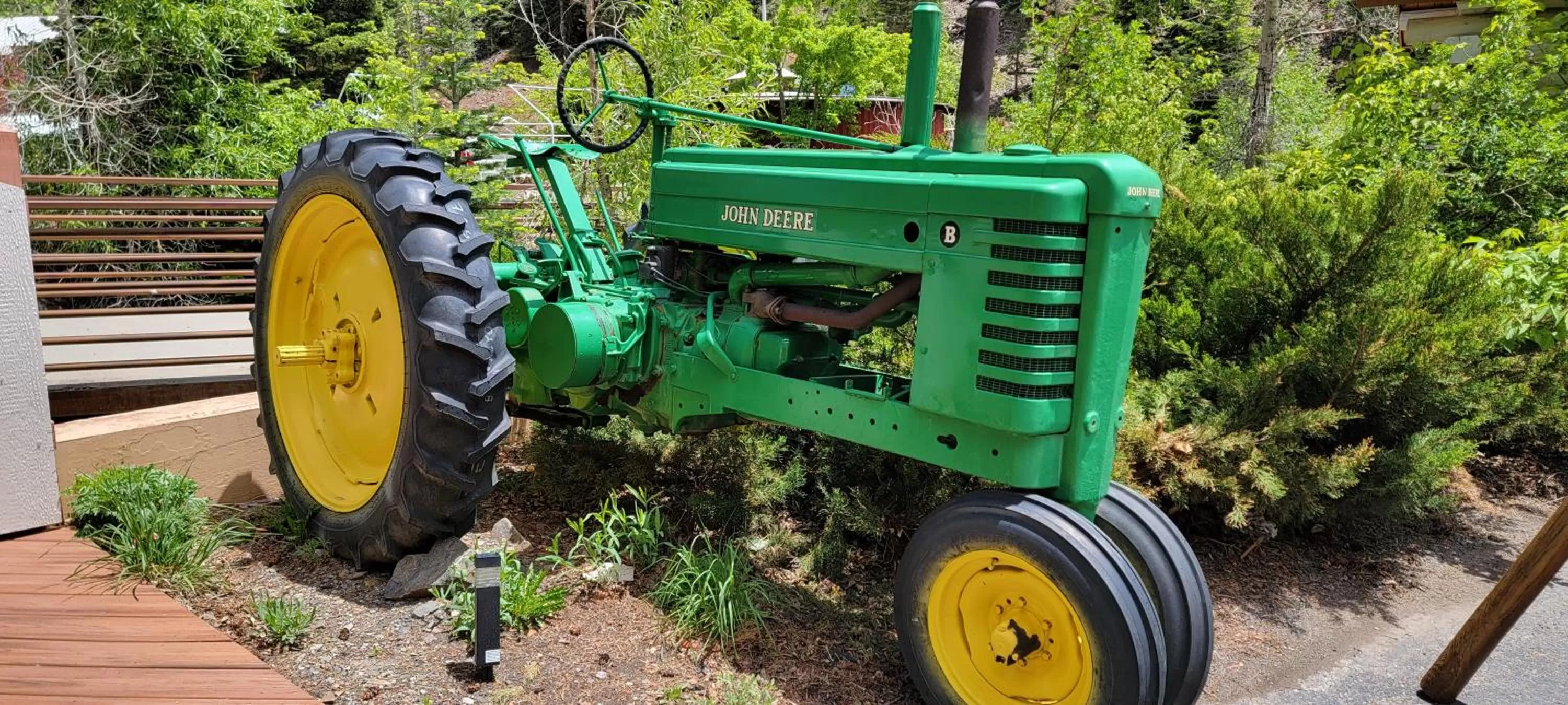 Property building in Hot Springs Inn