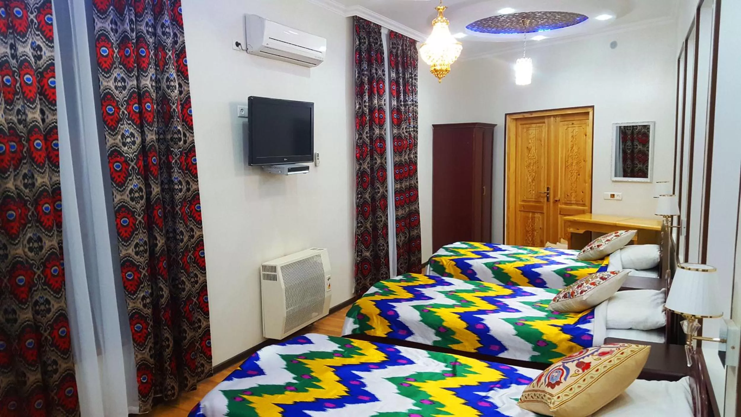 Bed in Jahongir Guest House