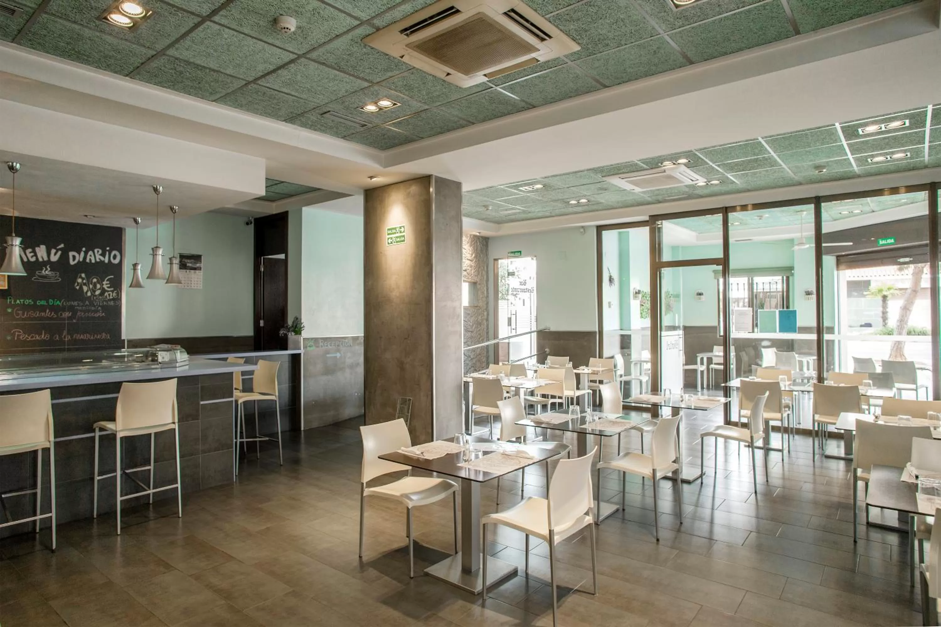 Restaurant/places to eat in Hotel Rostits