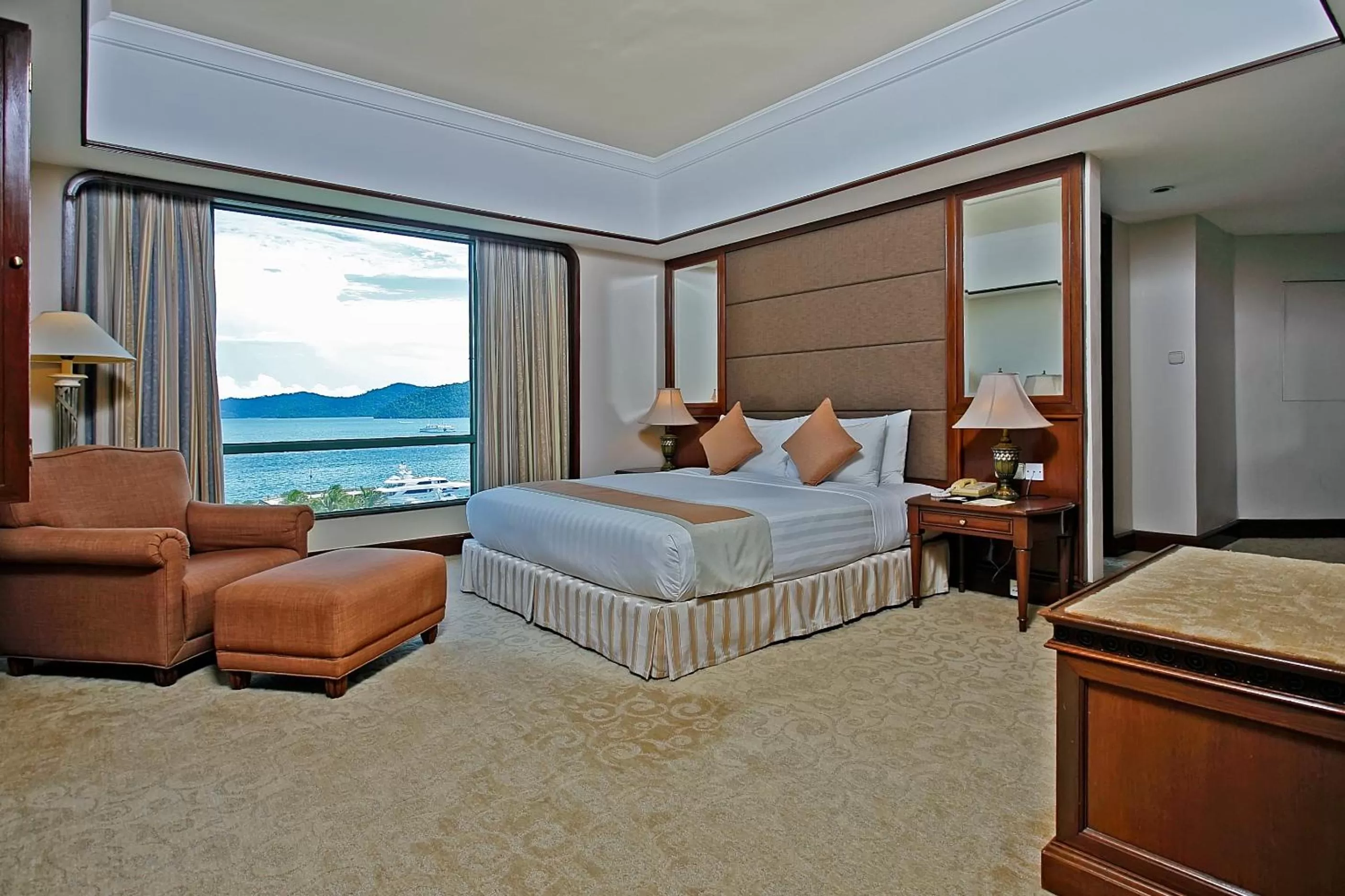 Bed in The Pacific Sutera Hotel
