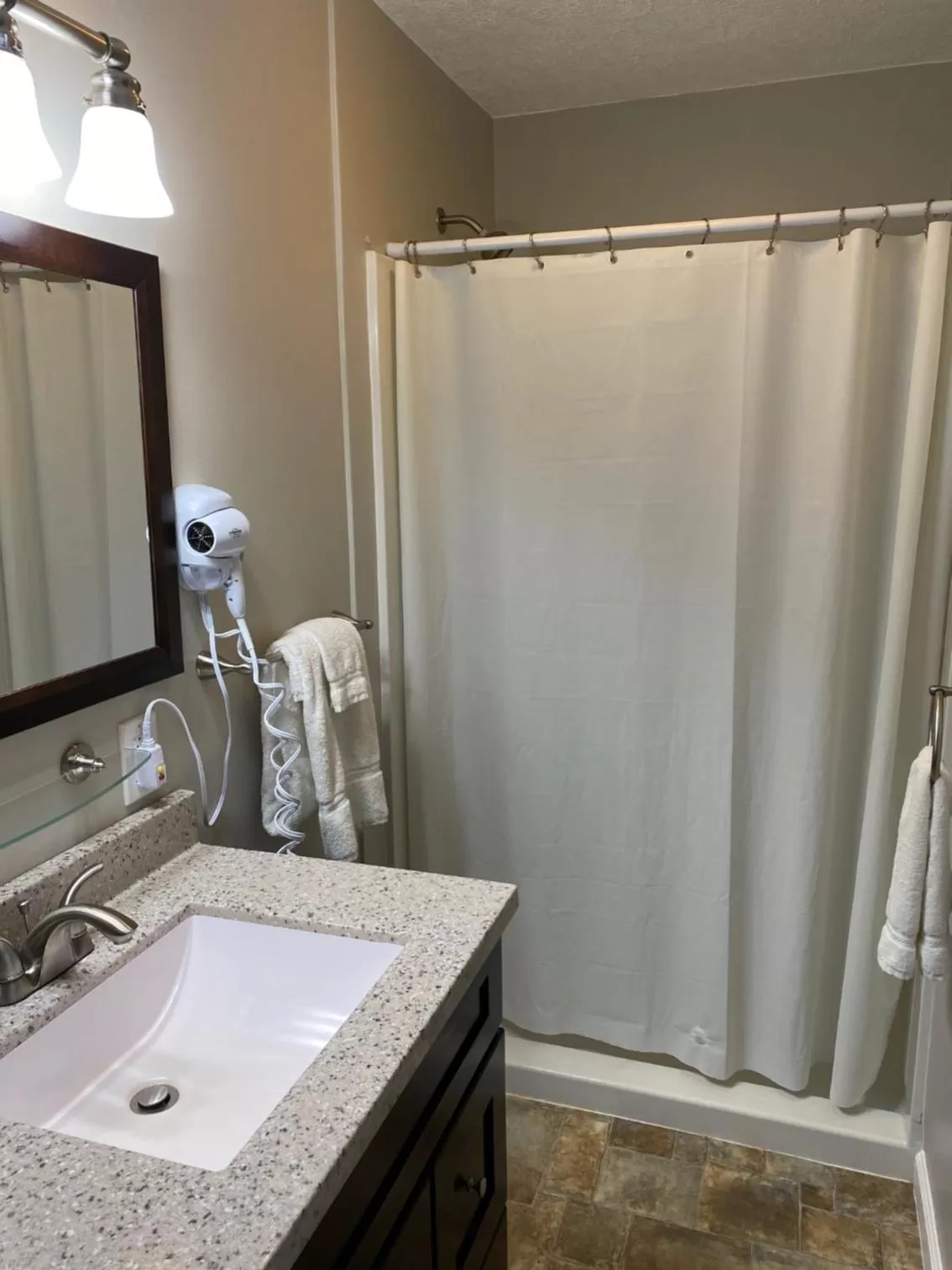 Shower in The New Lantern Motel