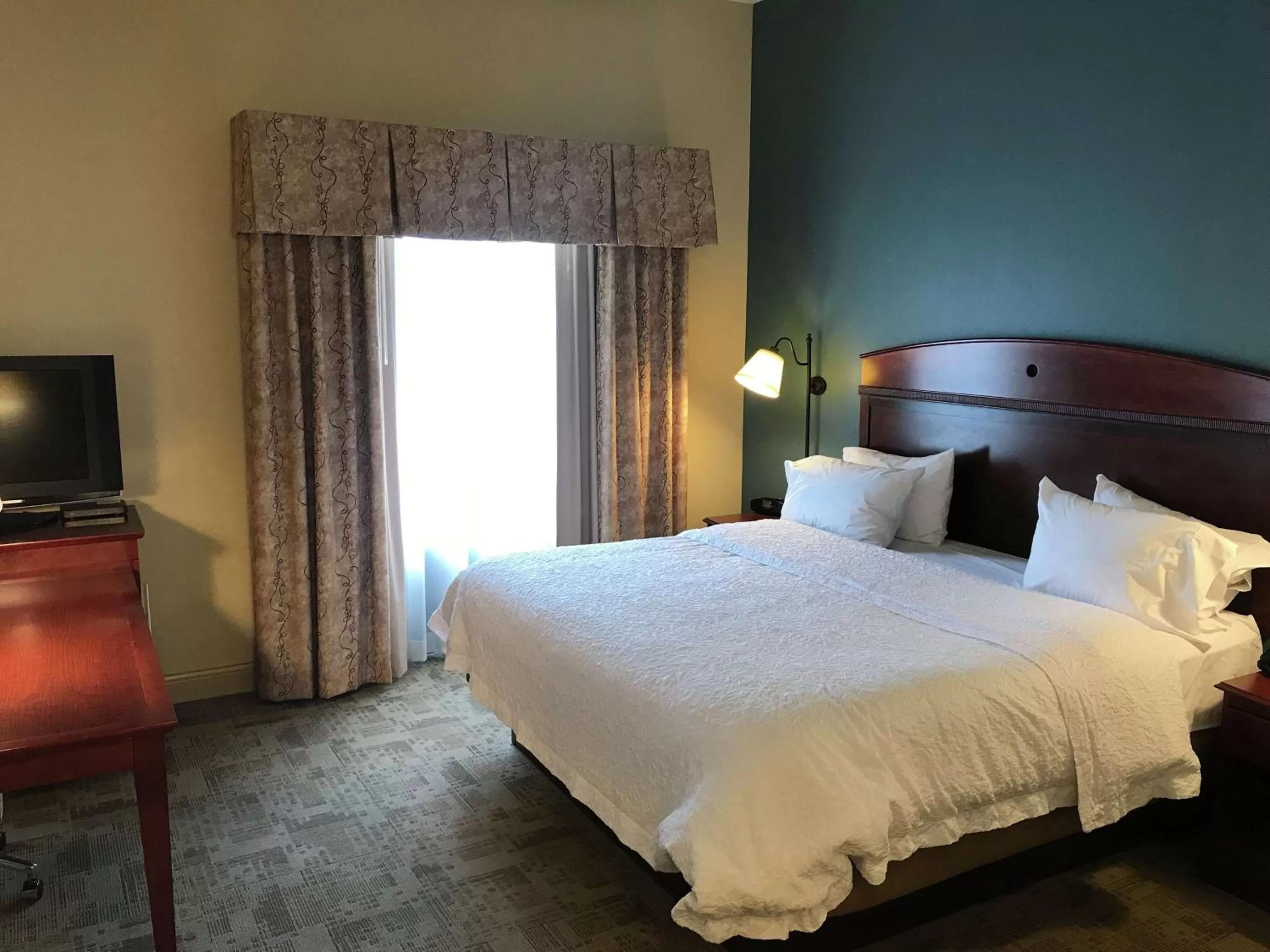 Bedroom, Bed in Hampton Inn & Suites Bloomington-Normal