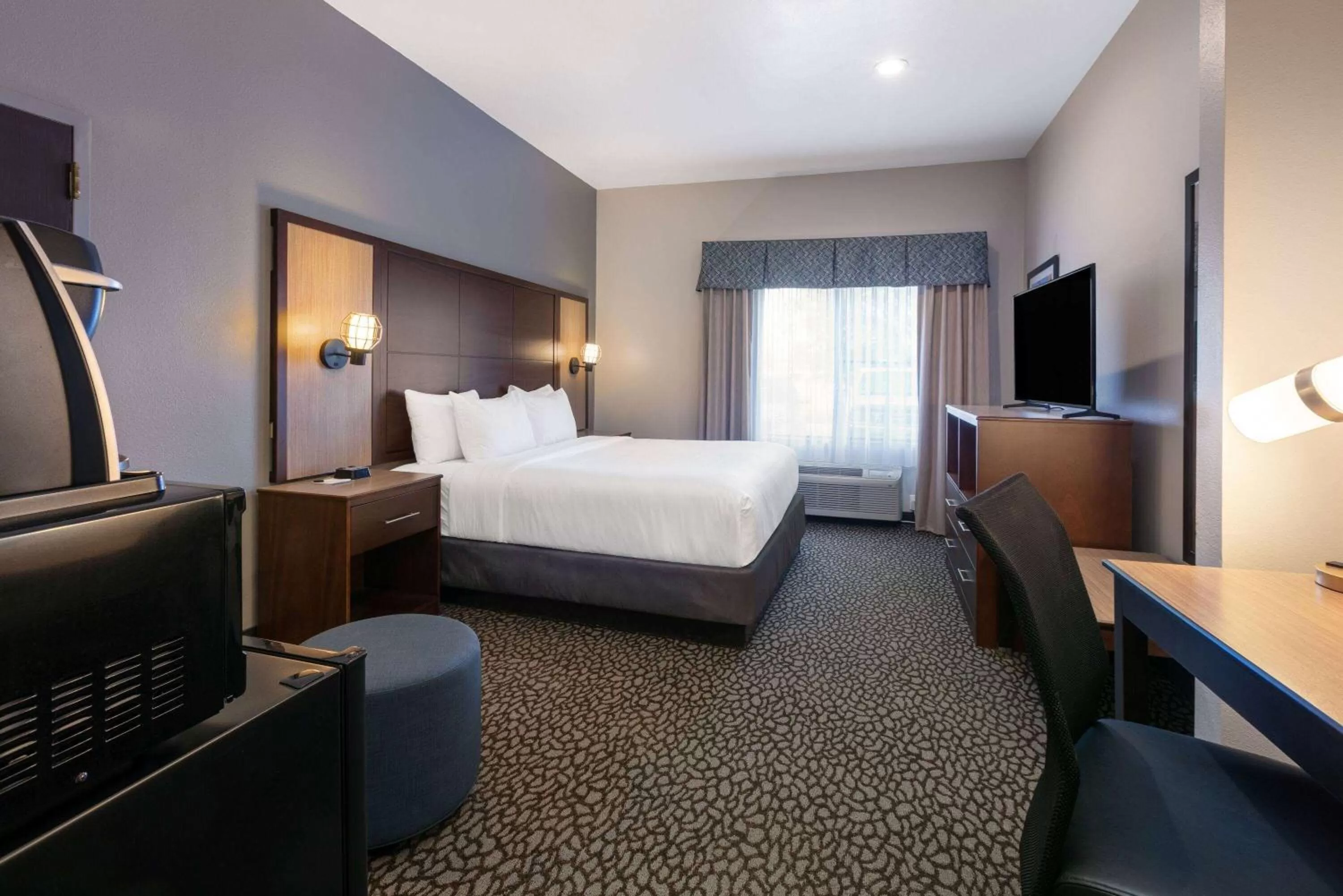 Photo of the whole room, Bed in Wingate by Wyndham - DFW North