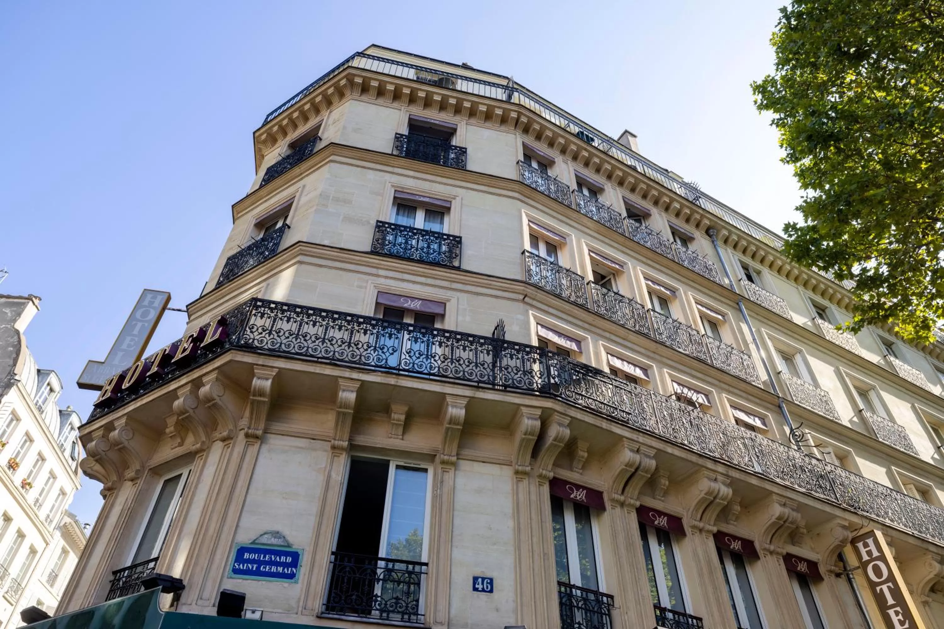 Property building in Hotel Abbatial Saint Germain