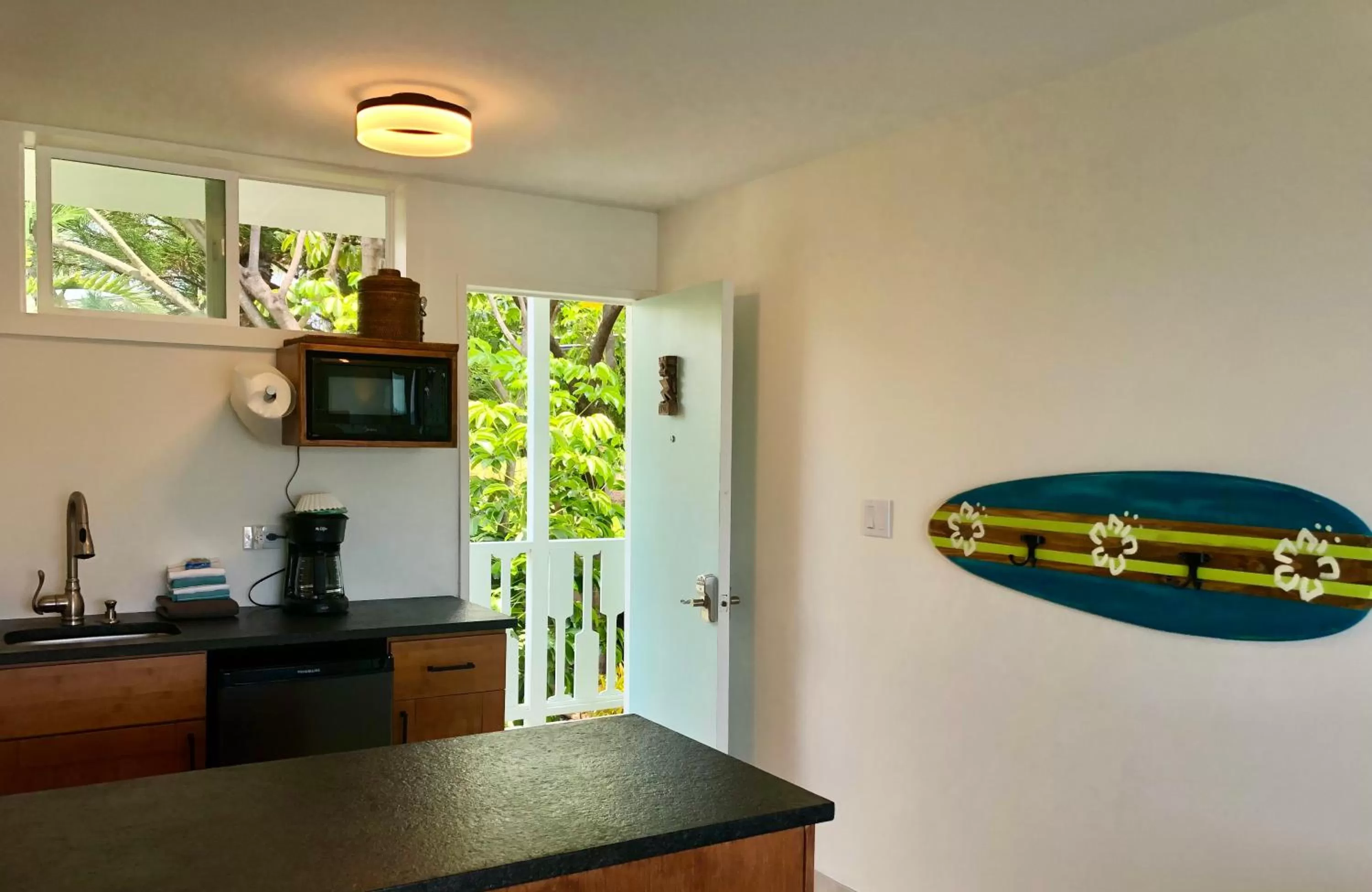 Kitchen or kitchenette in Kona Tiki Hotel - No Resort Fees