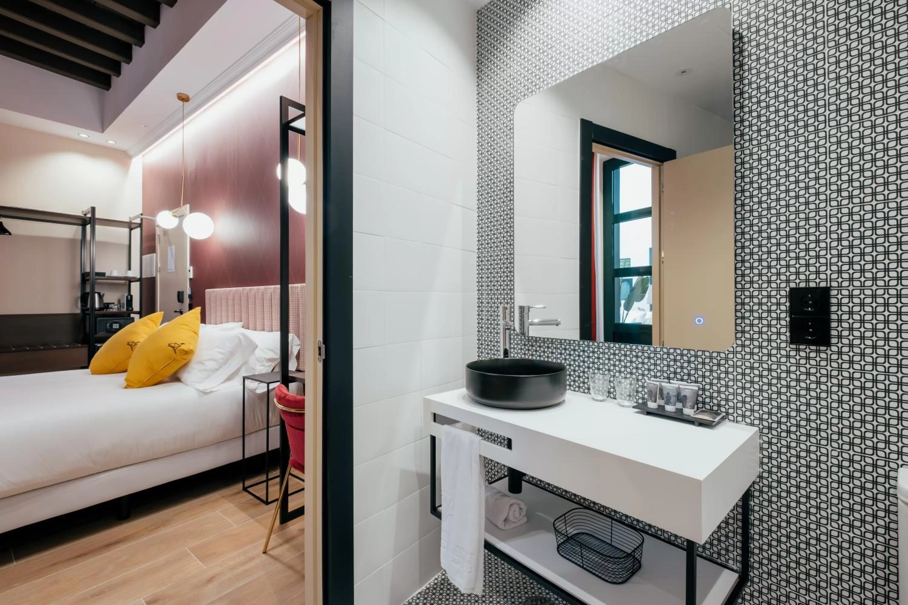 Bathroom, Bed in Hotel Cetina Casa de las Telas Sevilla