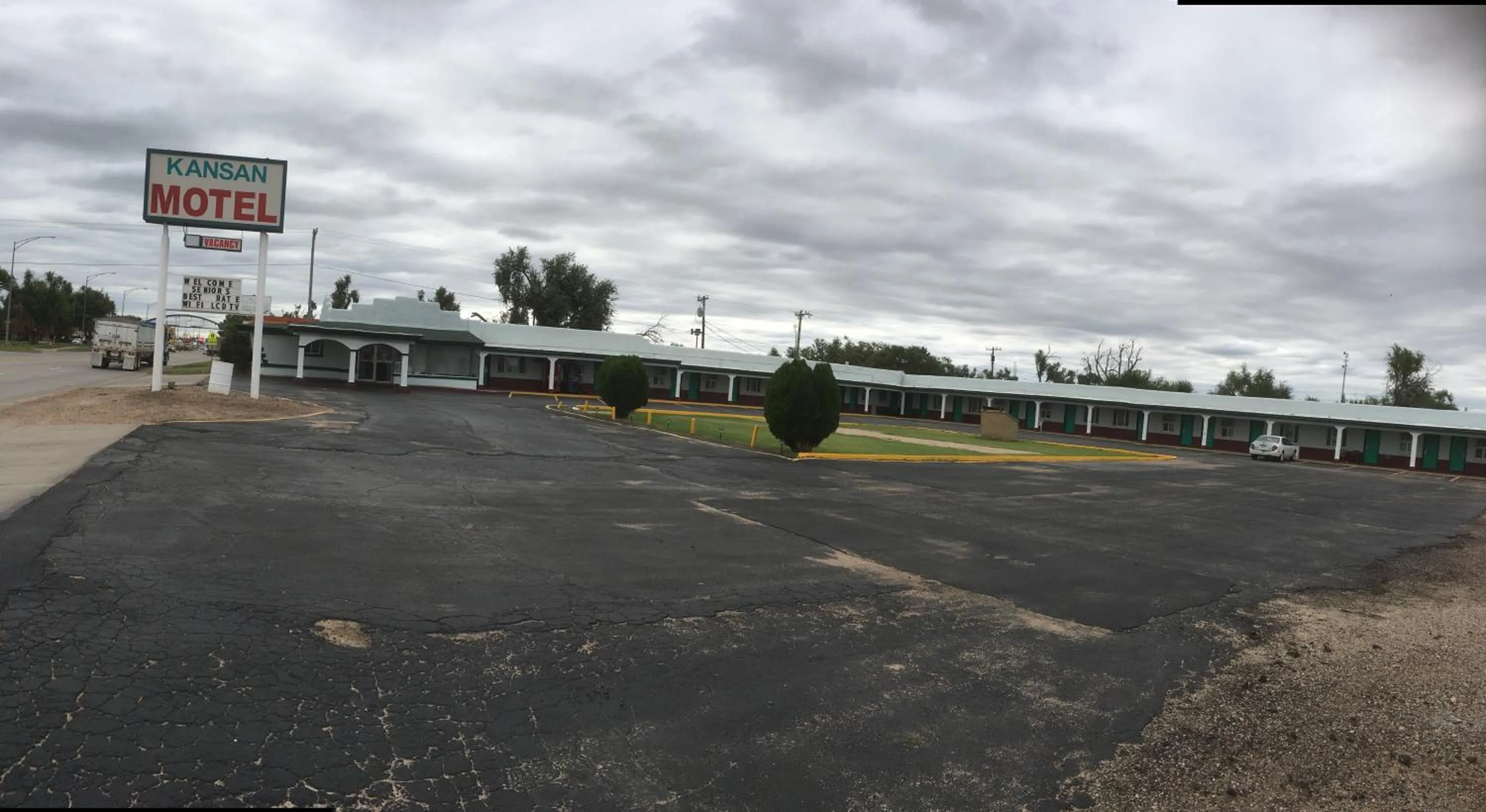 Property building in Kansan Motel