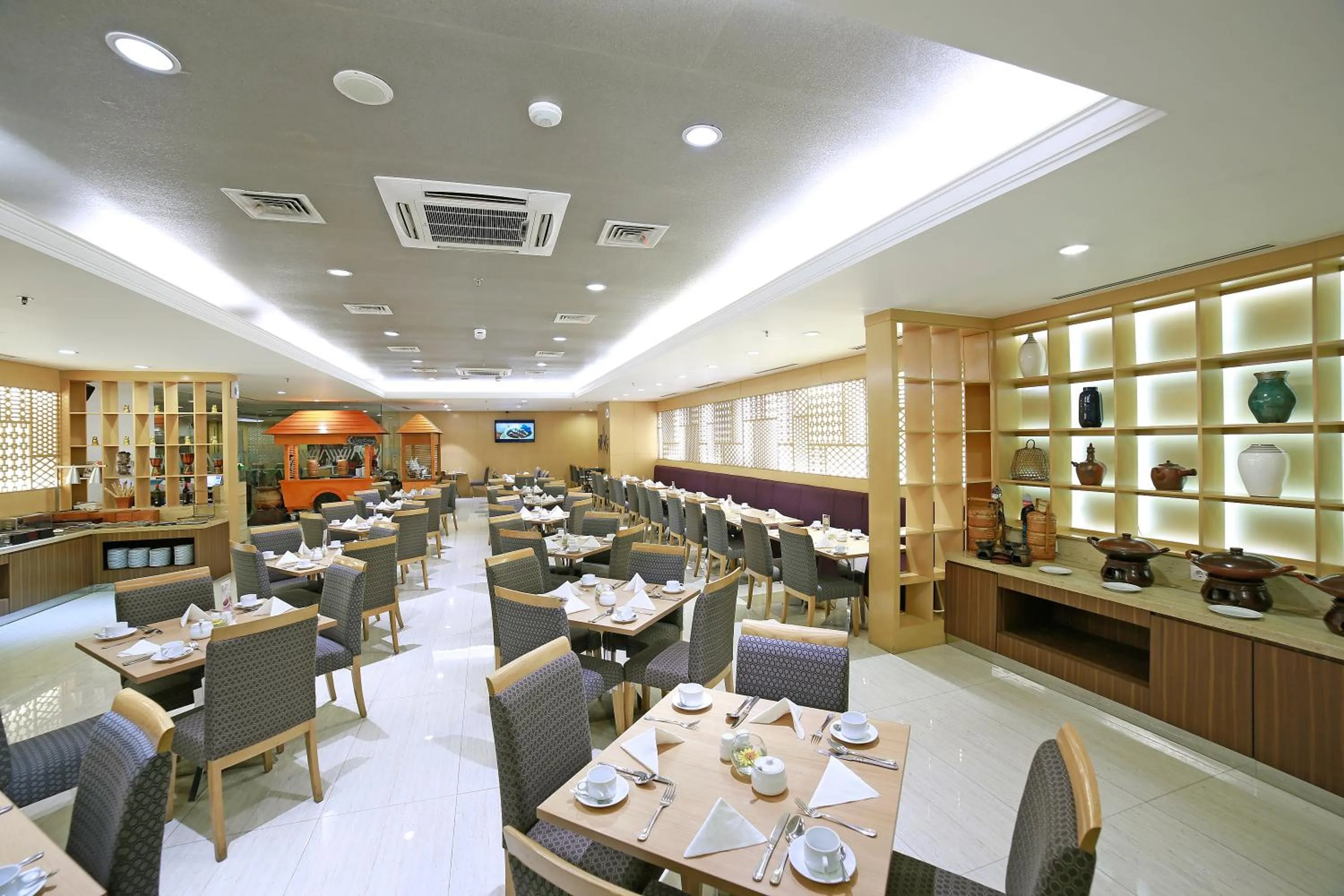Restaurant/places to eat in All Sedayu Hotel Kelapa Gading