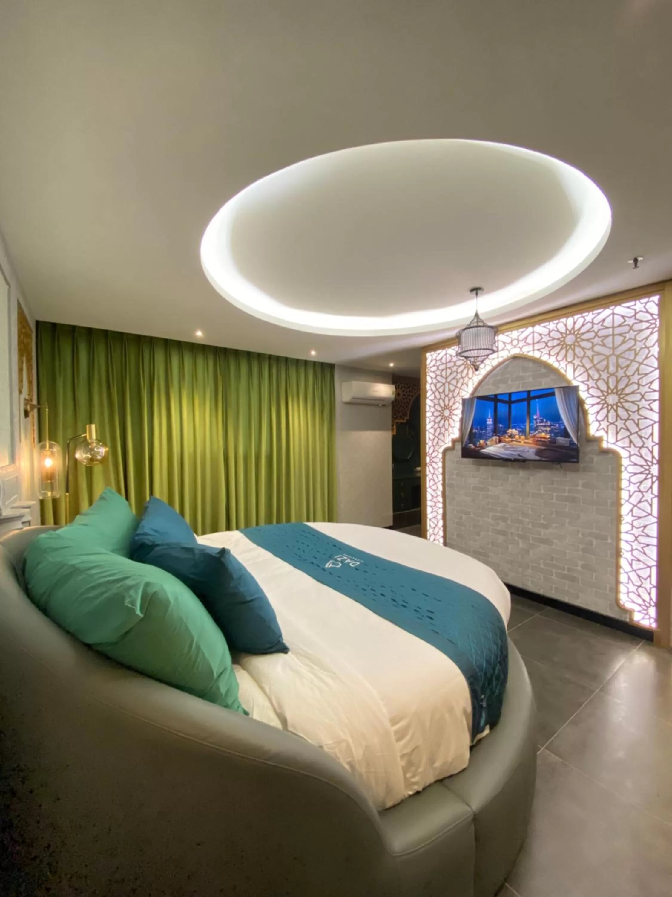 Bed in Dazi Signature