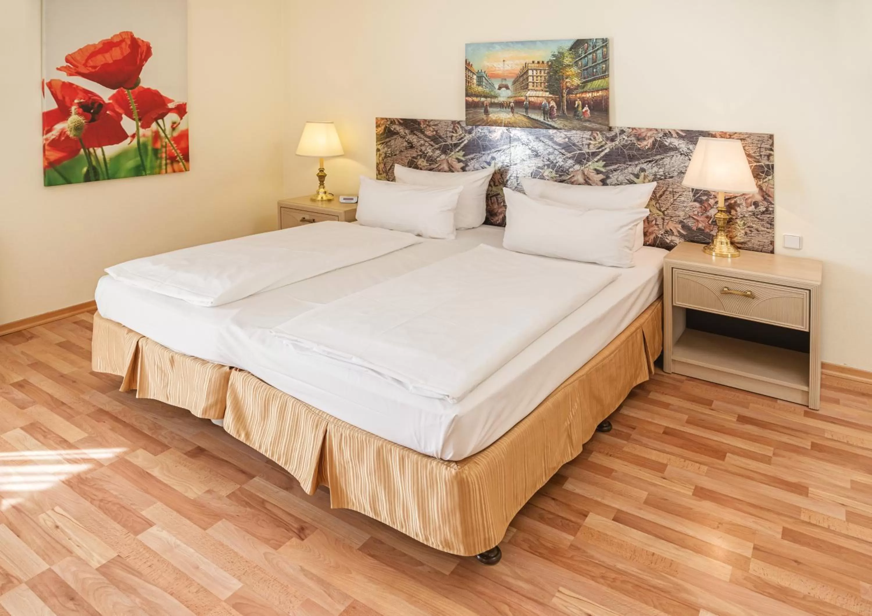 Photo of the whole room, Bed in Hotel am Schloß Köpenick by Golden Tulip