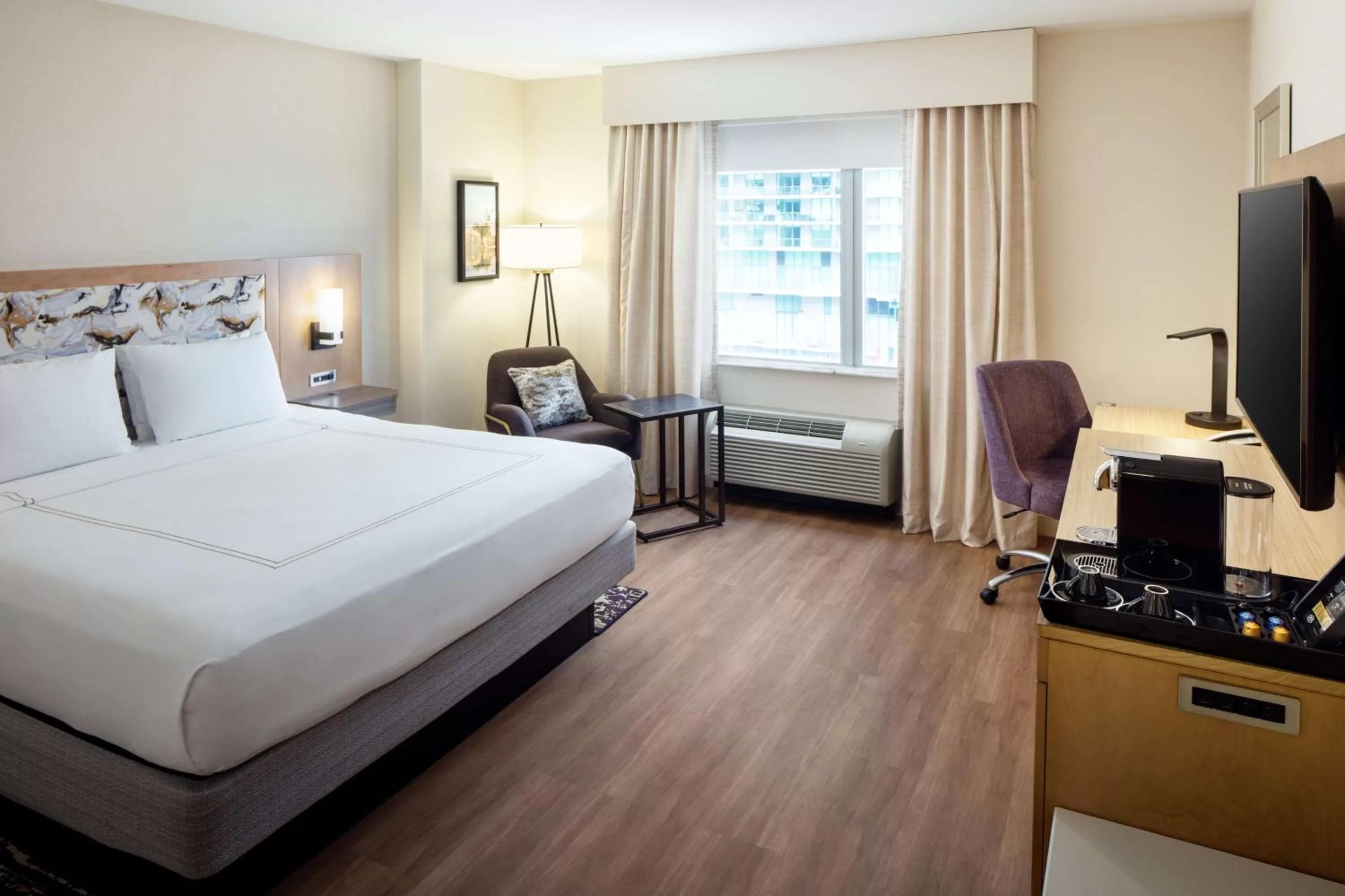 Bed in Hampton Inn & Suites by Hilton Miami Downtown/Brickell