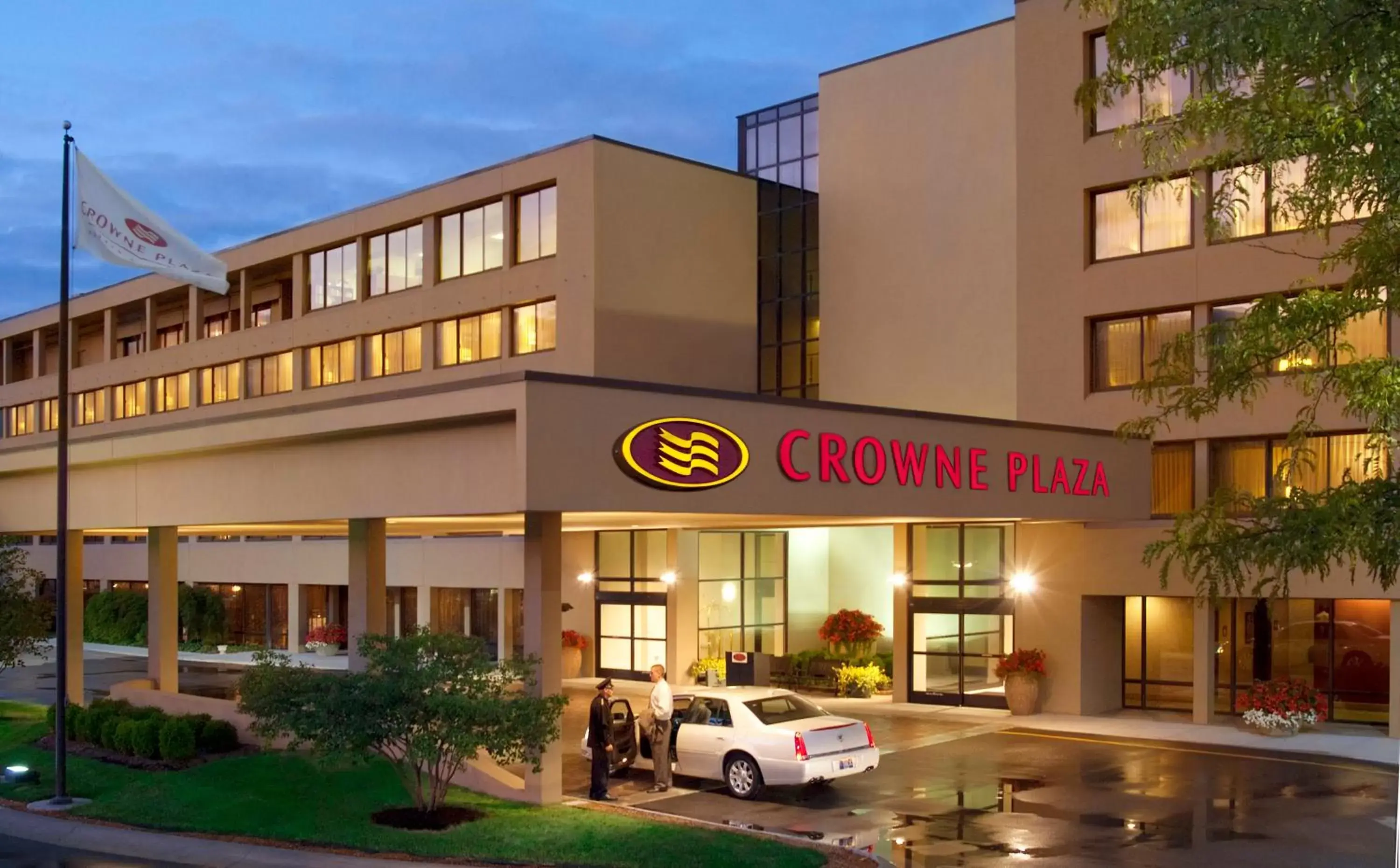 Crowne Plaza Indianapolis-Airport by IHG Crowne Plaza Indianapolis-Airport by IHG