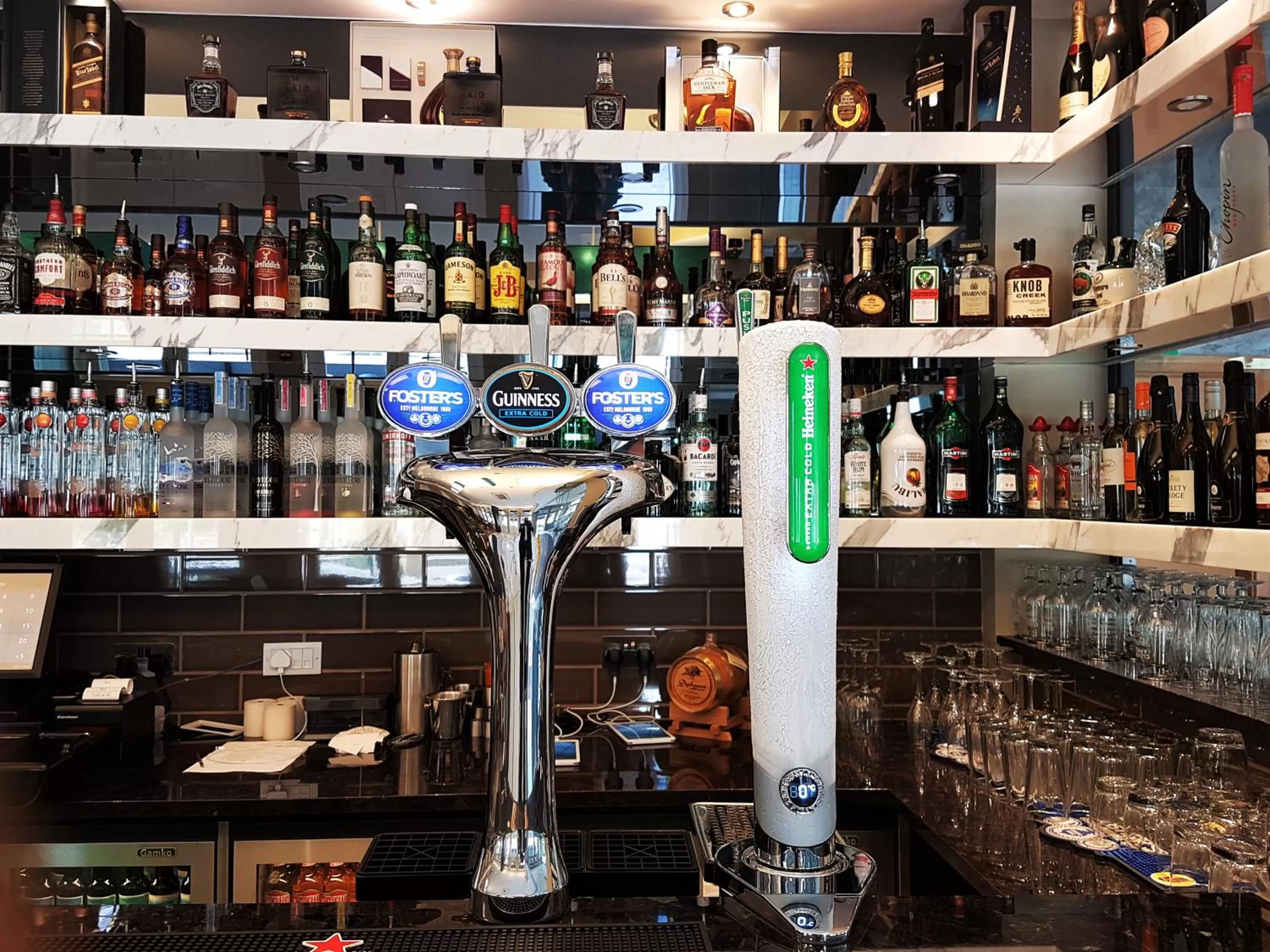 Lounge or bar in The Lion & Key Hotel