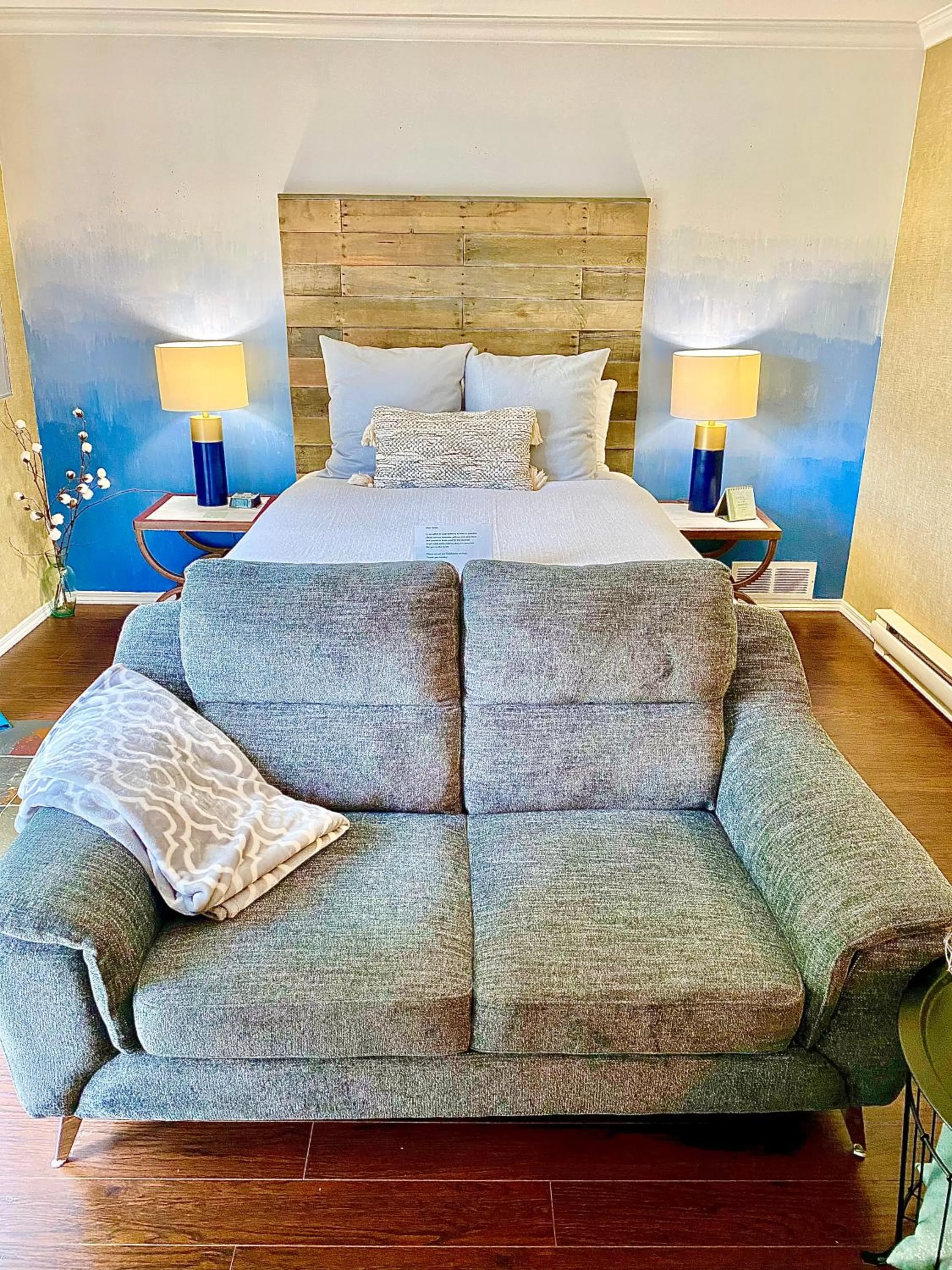 Bed in Evergreen Bed & Breakfast