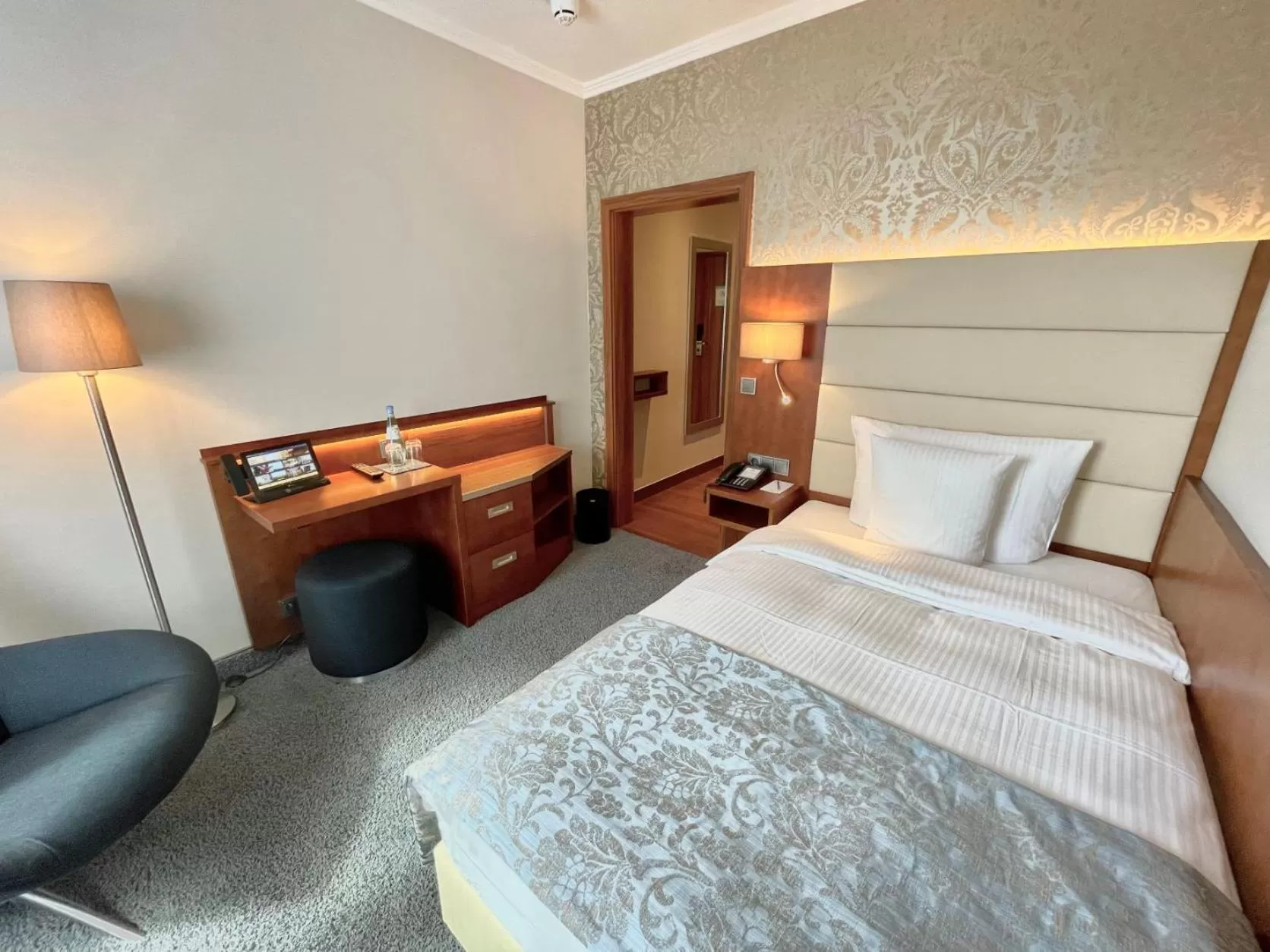 Photo of the whole room, Bed in Hotel Oranien Wiesbaden