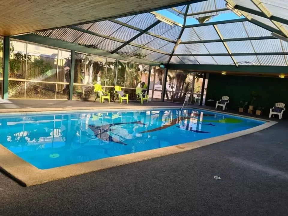 Swimming pool in Swan Hill Resort
