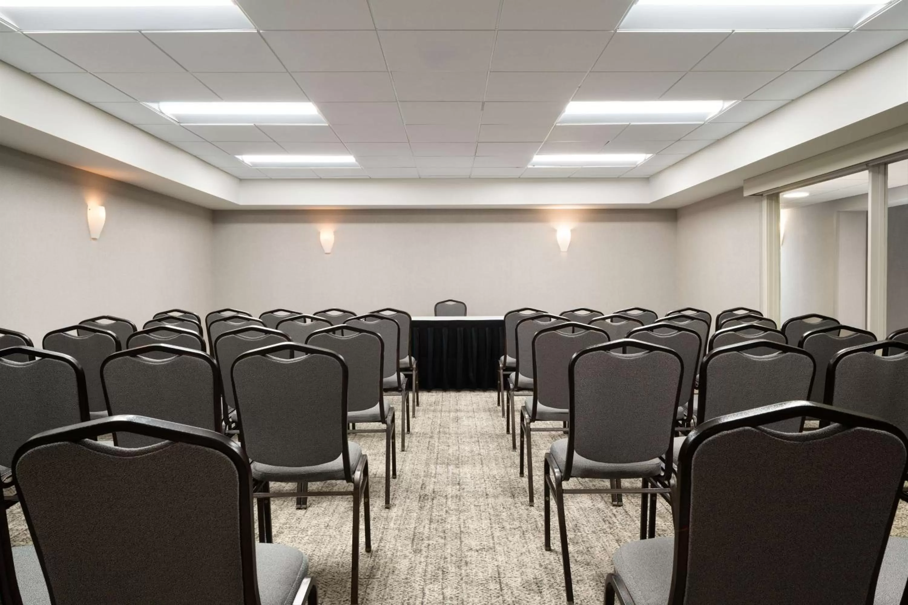 Meeting/conference room in DoubleTree by Hilton Pittsburgh Airport