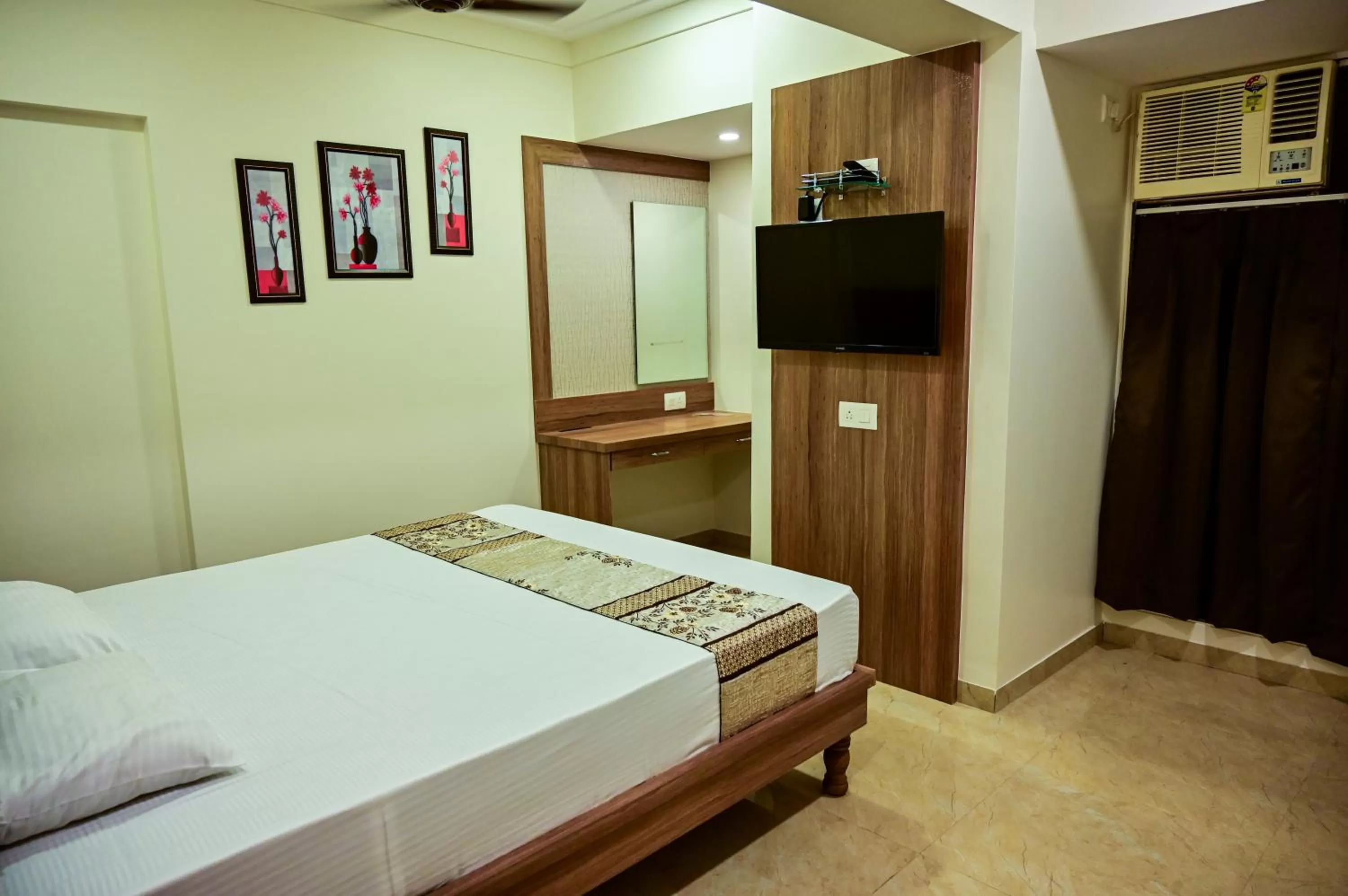 Bedroom, Bed in Hotel Diamora Residency