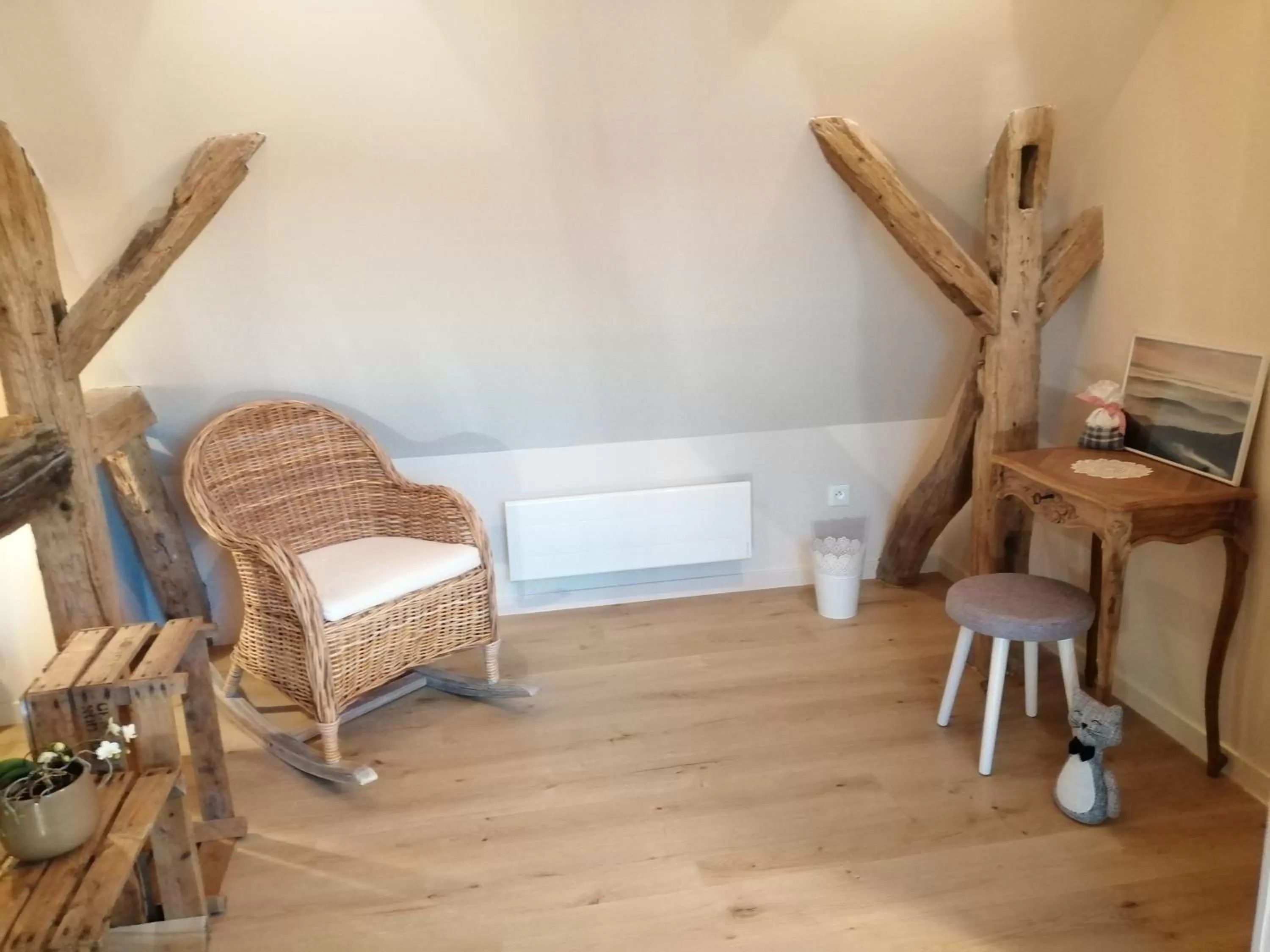 Bedroom, Seating Area in Hissele