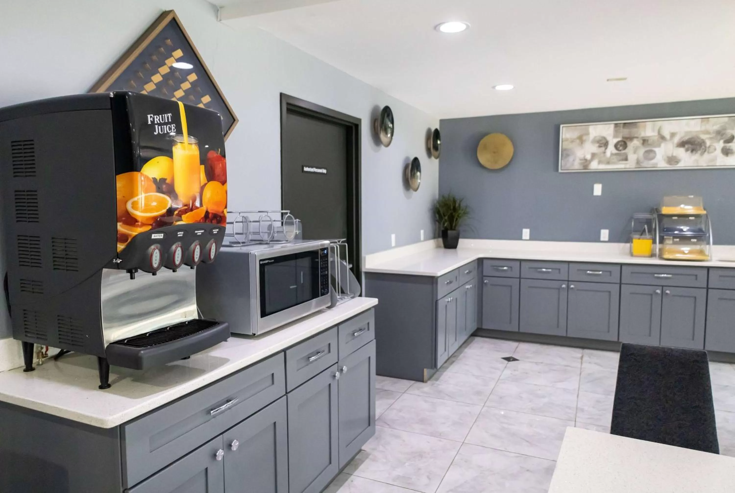 Restaurant/places to eat in Days Inn by Wyndham College Park Atlanta Airport South