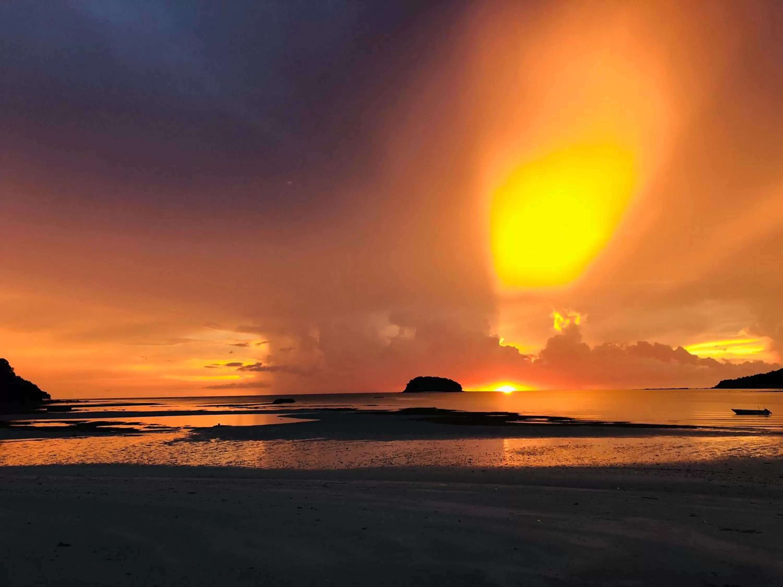 Sunrise/Sunset in Dragon Pearl Beach Resort