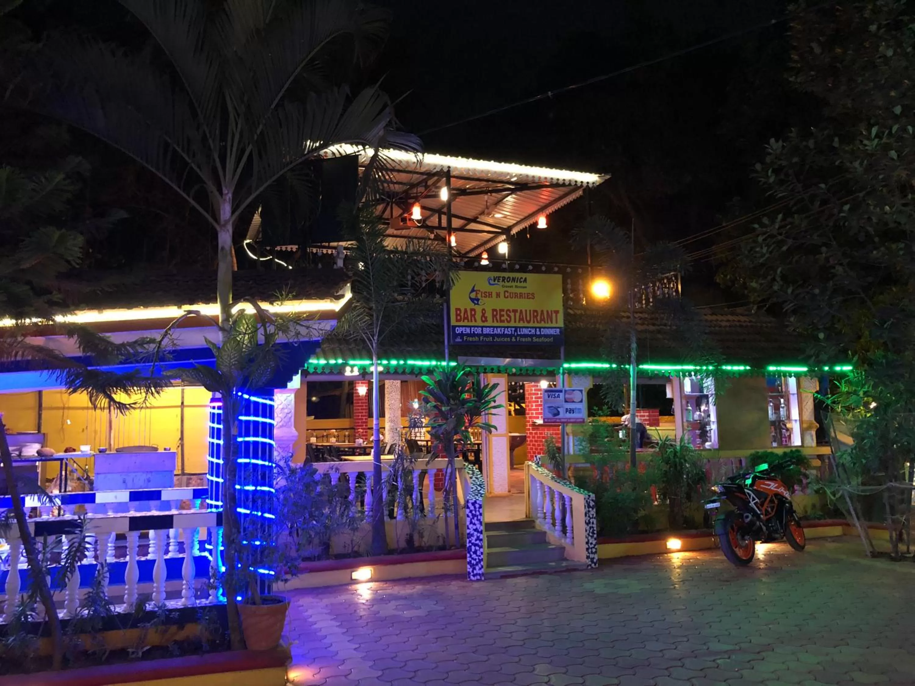 Restaurant/places to eat in Casa Salvador