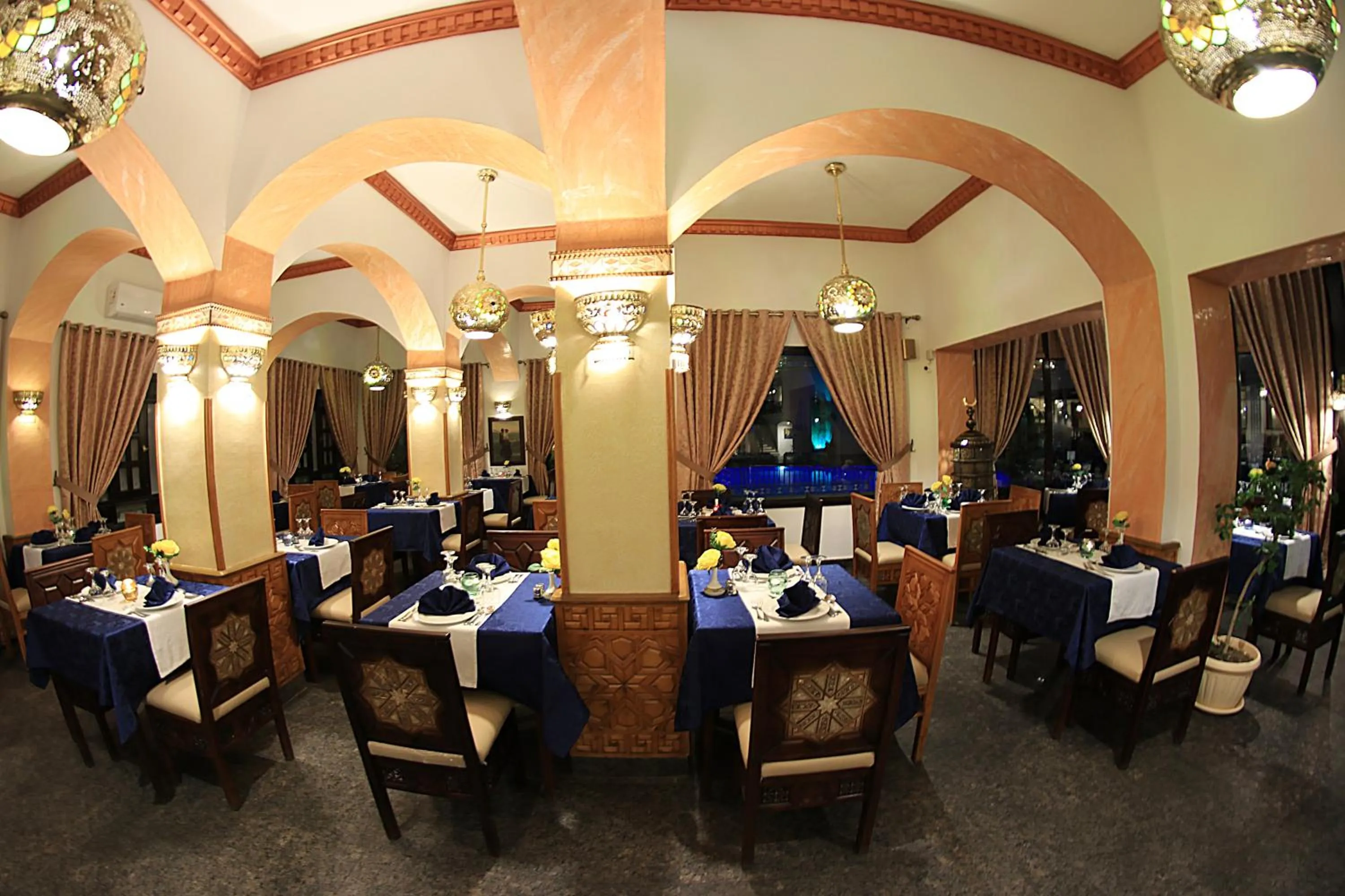 Restaurant/places to eat in Oriental Rivoli Hotel & Spa