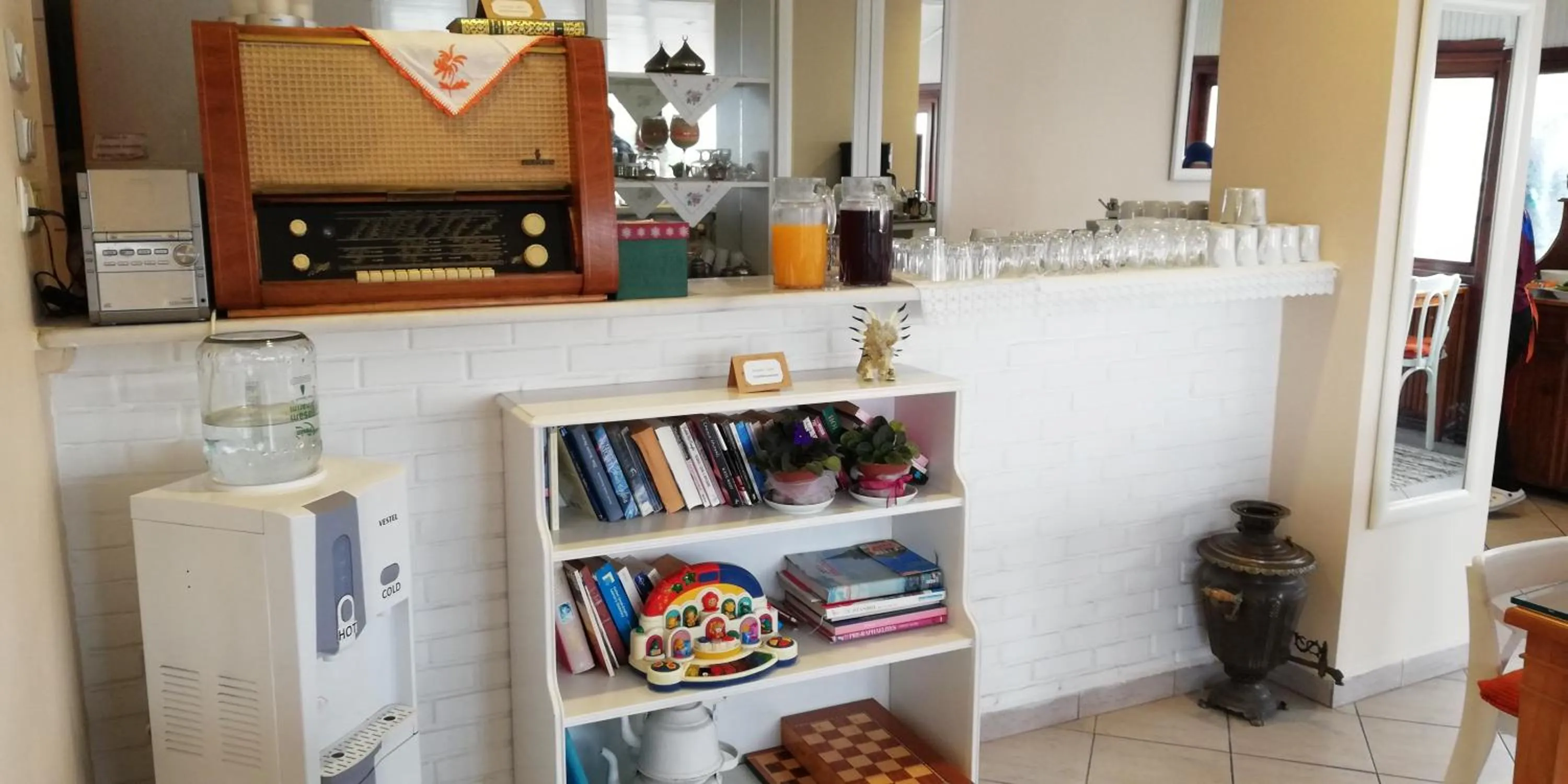 Library in Turkoman Hotel