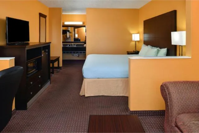 Bed in Americas Best Value Inn Byram