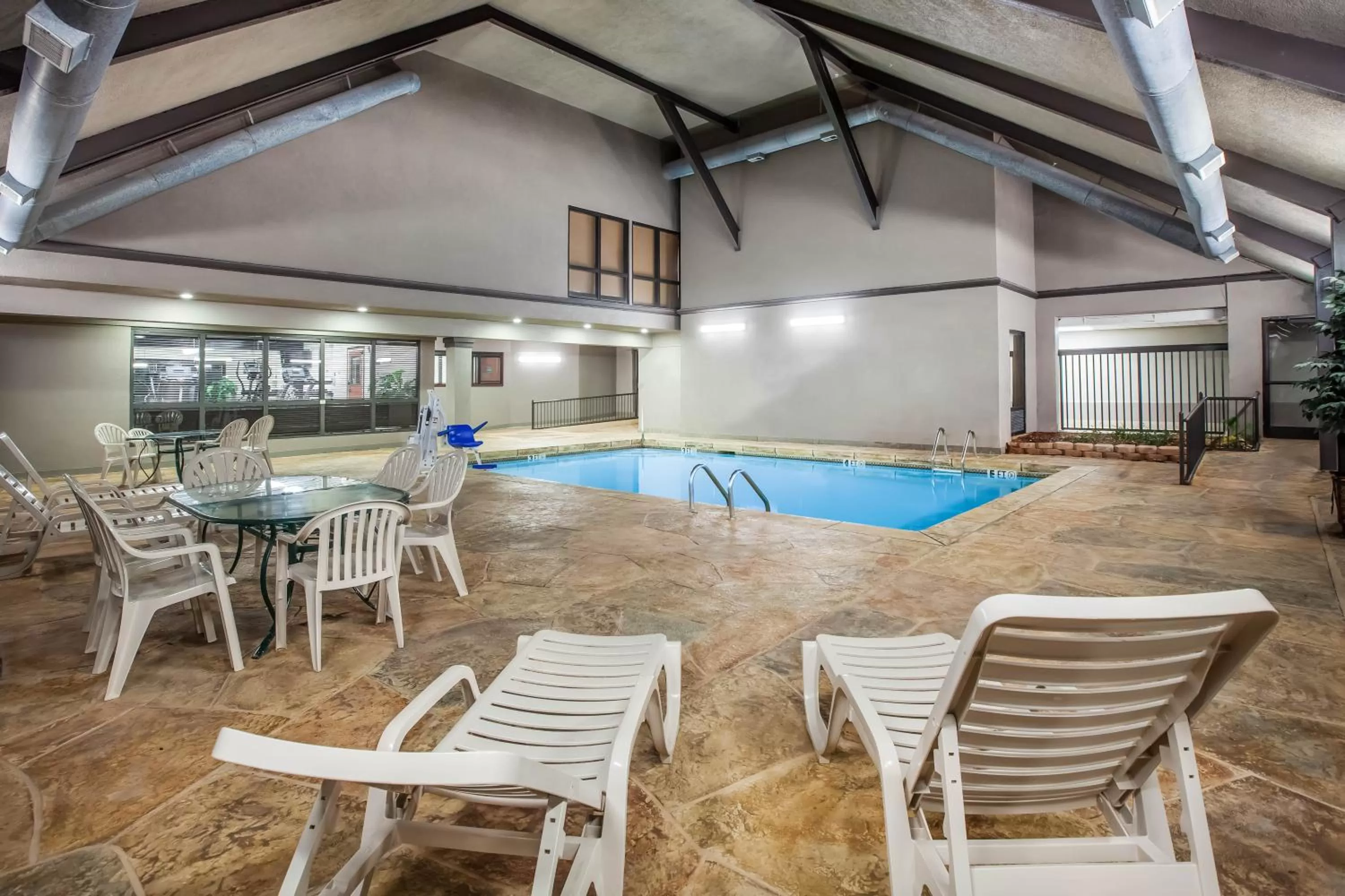 Swimming pool in Days Inn & Suites by Wyndham Tyler