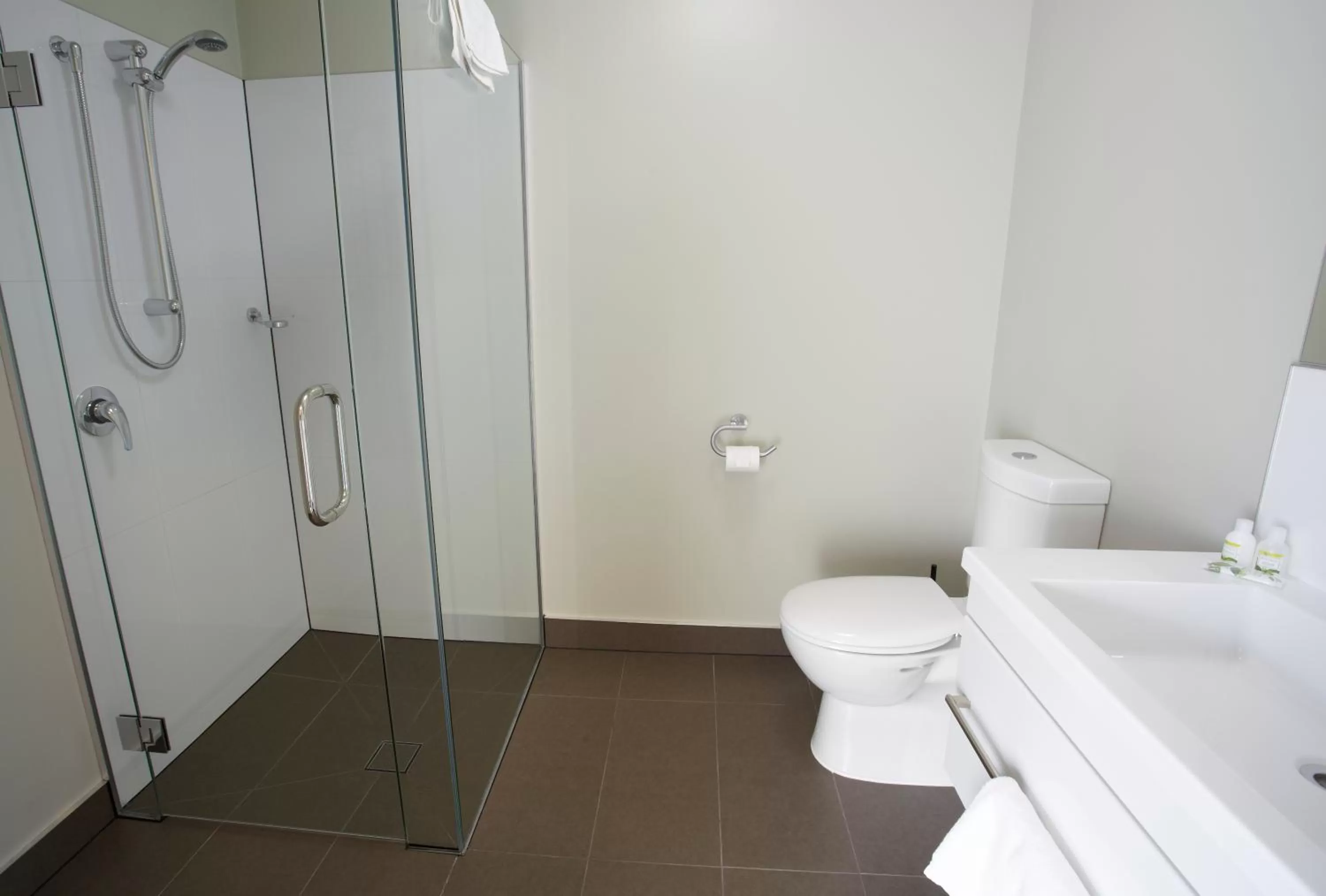 Bathroom in Stumpers Hotel