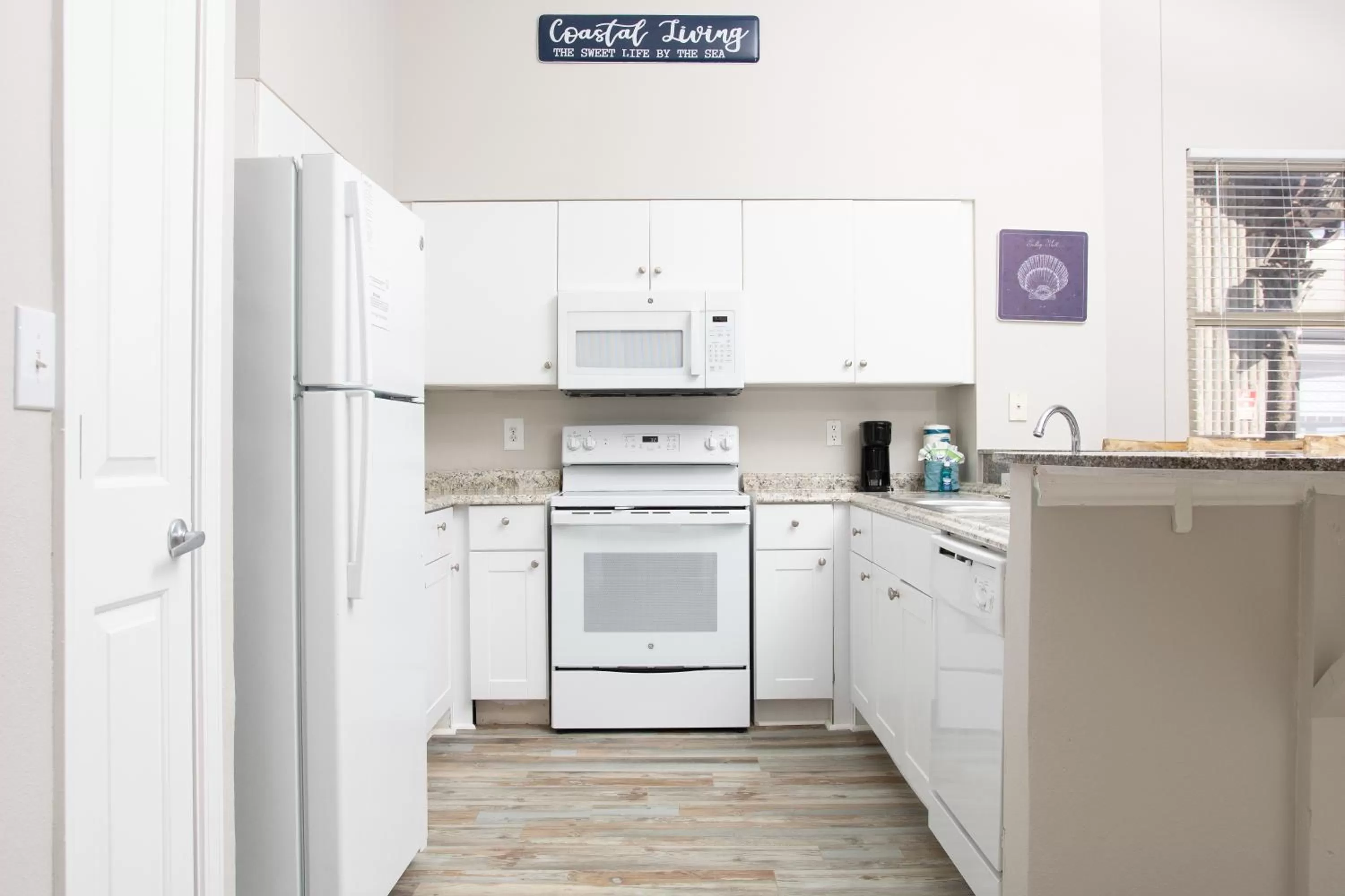 Kitchen or kitchenette in Shores of Panama Resort