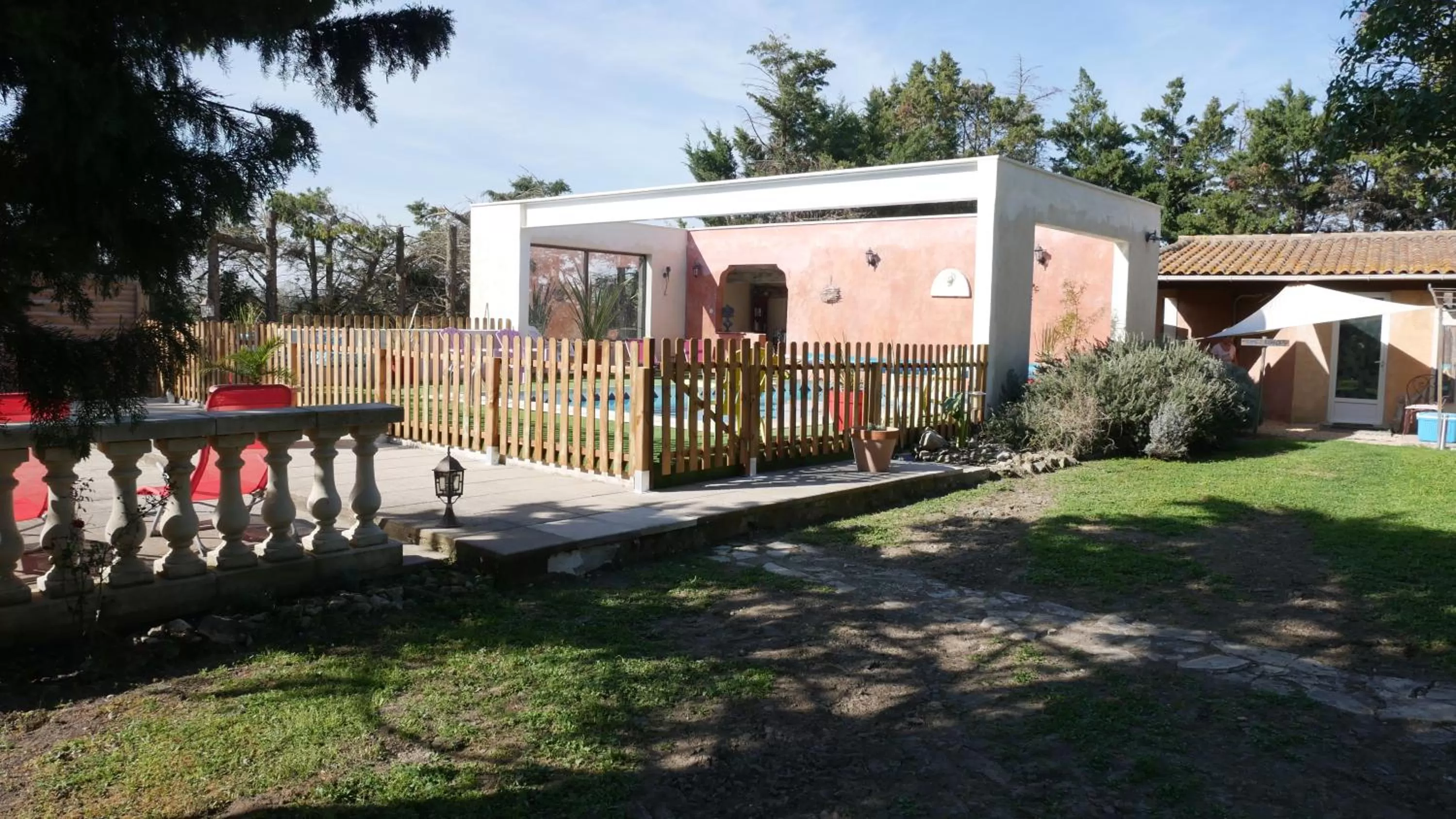Swimming pool in MAS MAURANE-Chambre d'hôte avec SPA privé aux portes d'ARLES