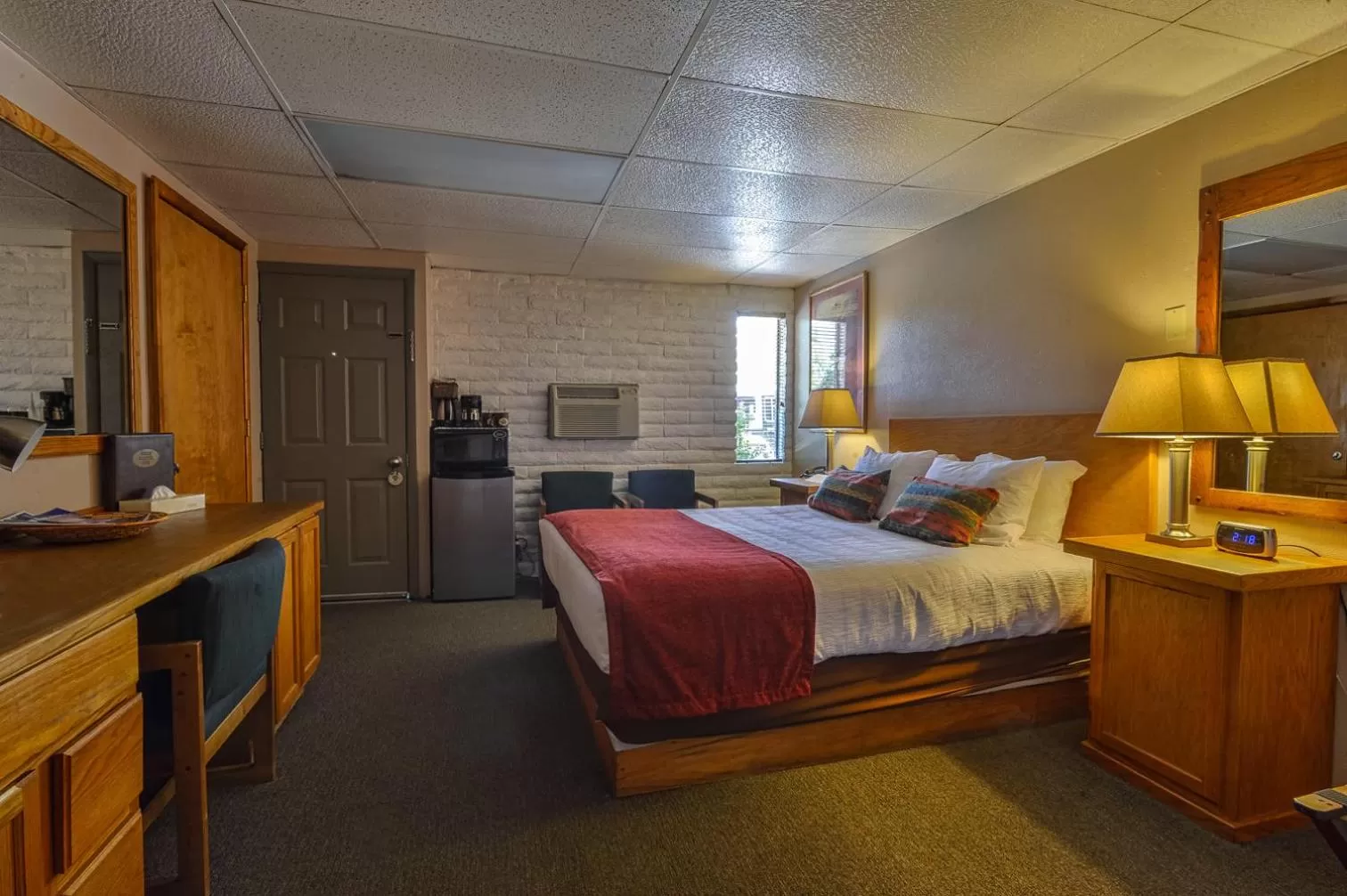 Floor plan, Bed in Rustic Inn