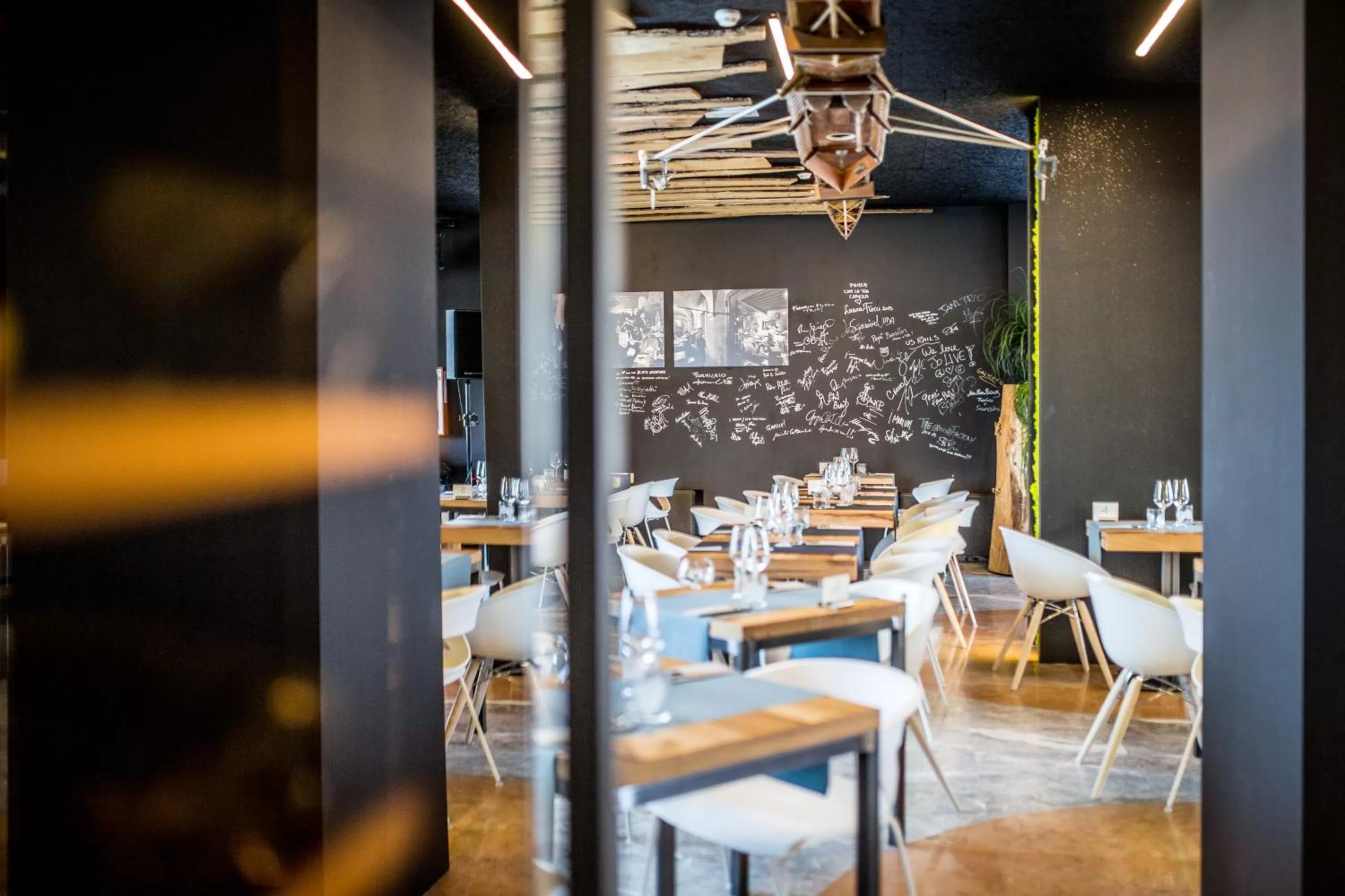 Restaurant/places to eat in JO Hotel