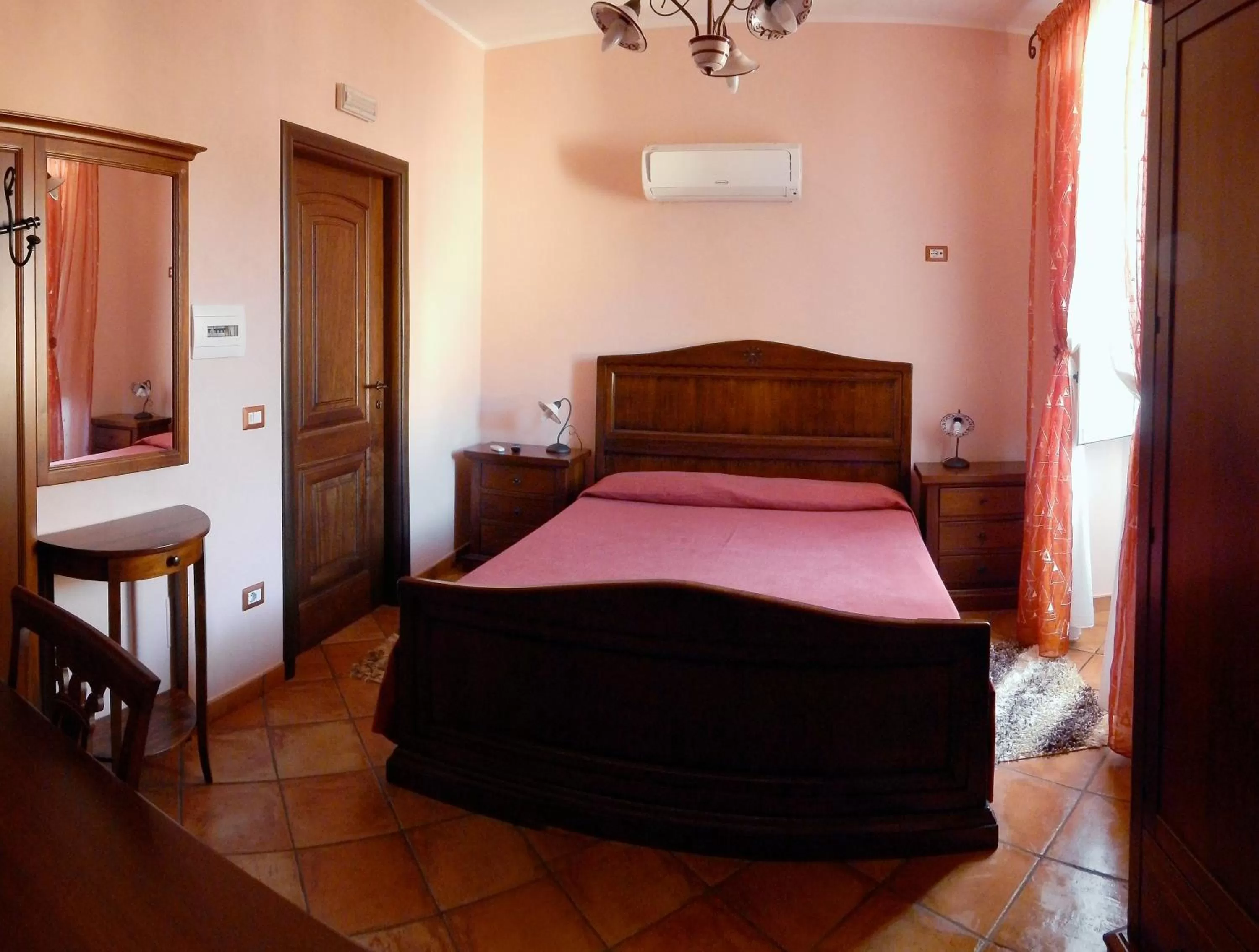 Decorative detail, Bed in B&B Del Borgo