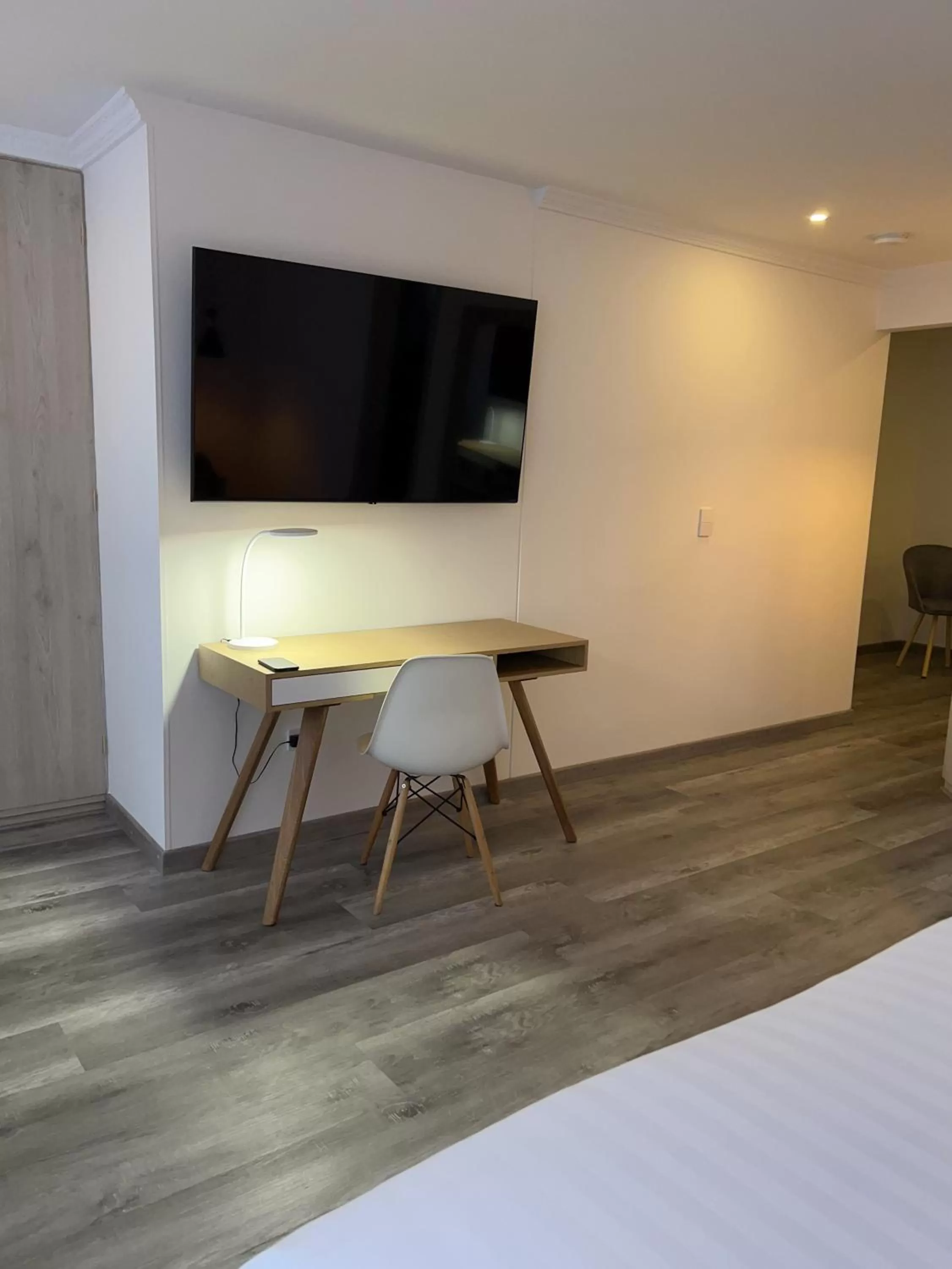 TV and multimedia, TV/Entertainment Center in Suites 109 GH Usaquén