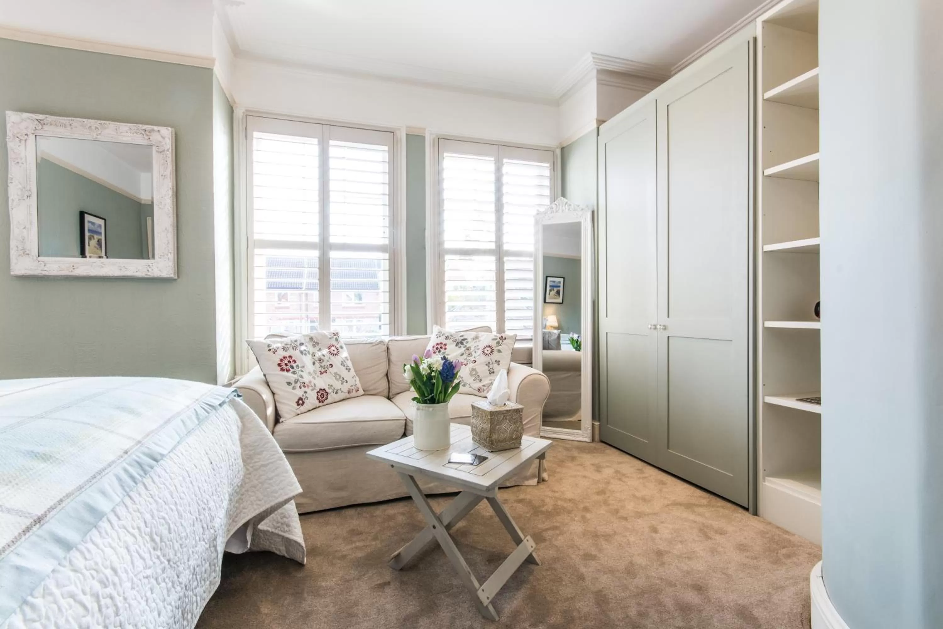 Bed in April House Weybridge - Boutique Guesthouse