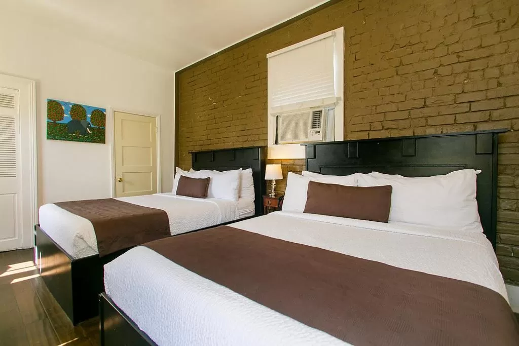 Bedroom, Bed in Lafitte Hotel & Bar