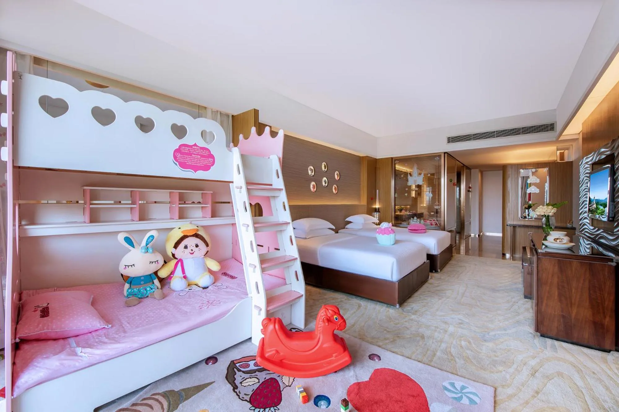 children, Bed in Mission Hills Hotel Resorts Dongguan