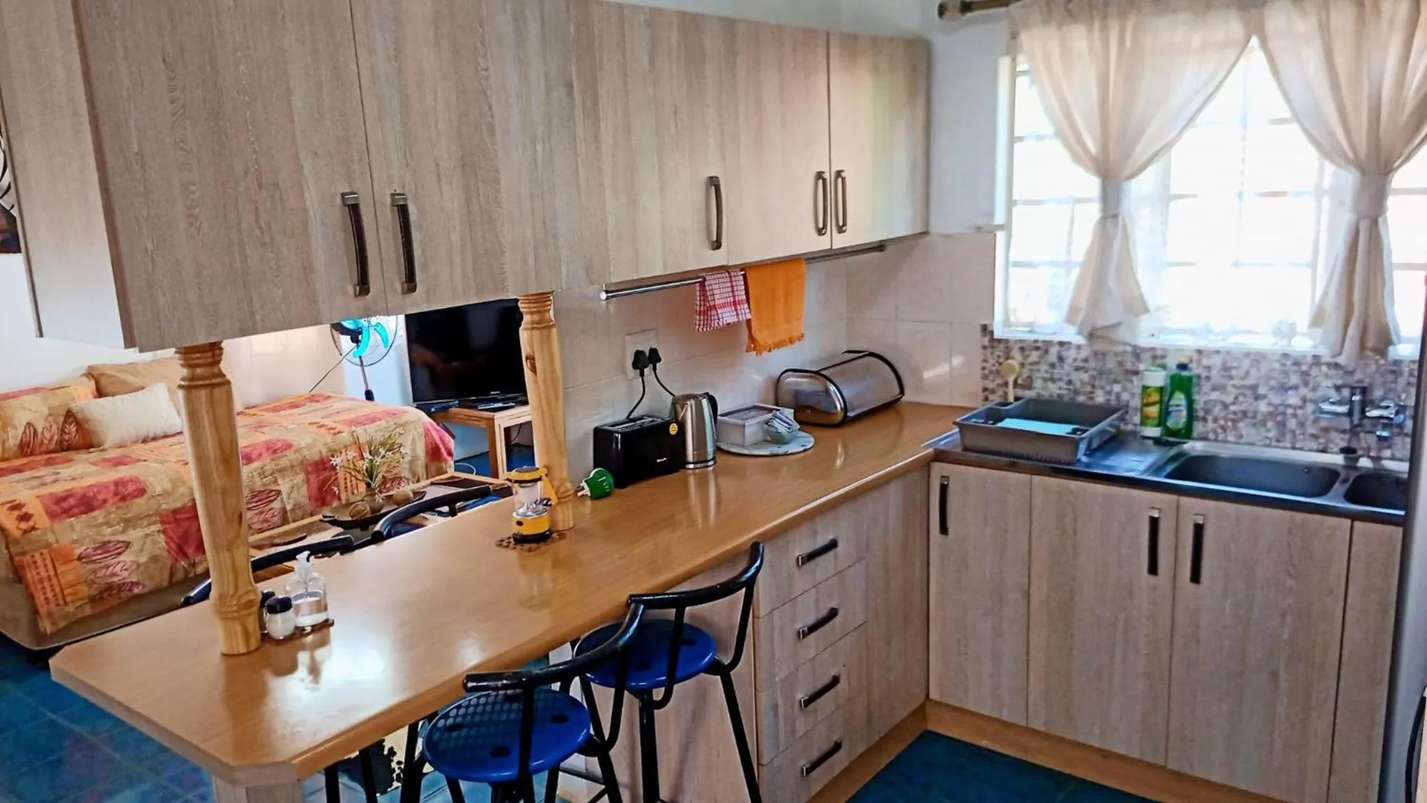 Coffee/tea facilities, Kitchen/Kitchenette in Queensburgh B&B or Self Catering