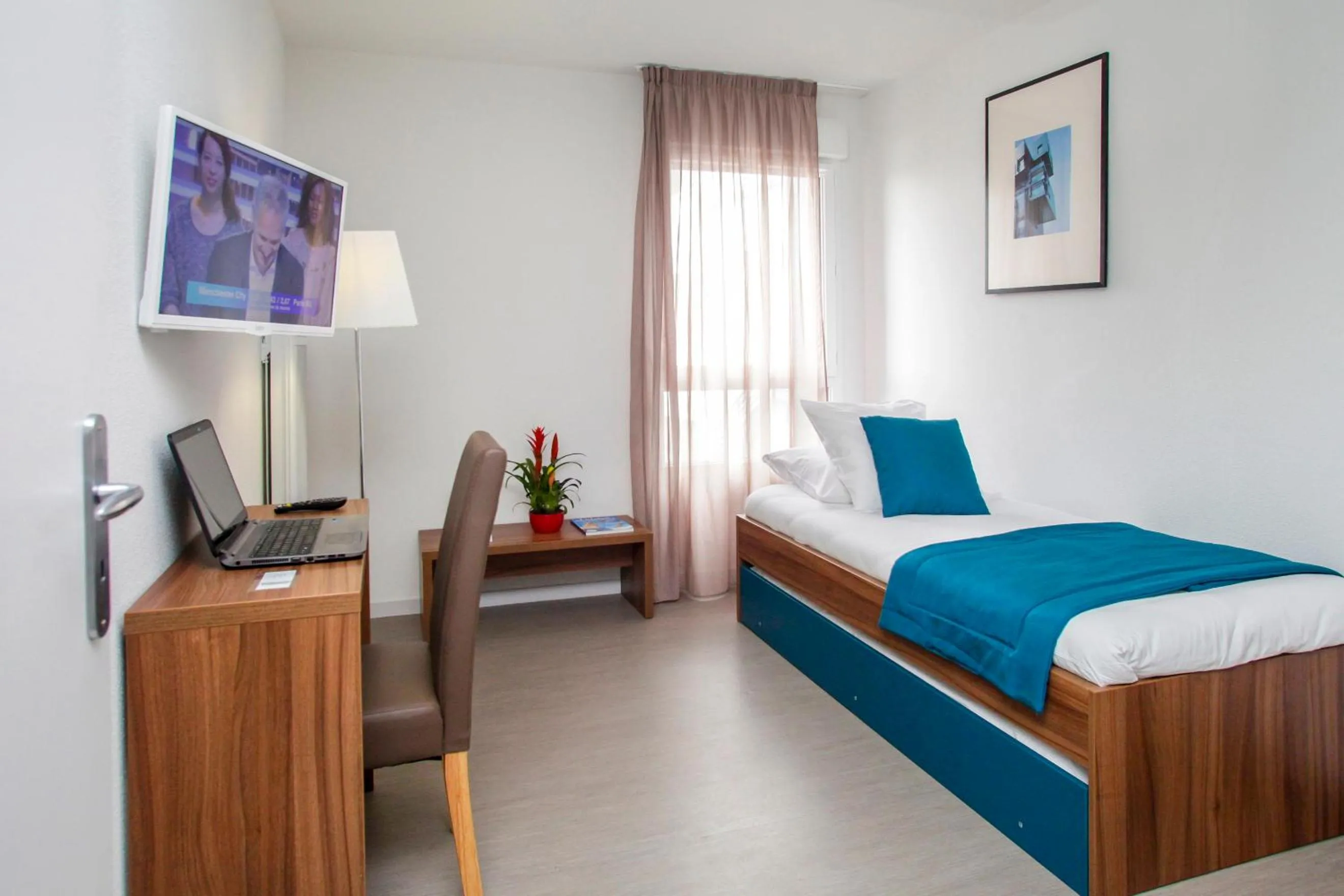 Bedroom, Bed in Appart'hôtel Odalys City - Orléans Centre