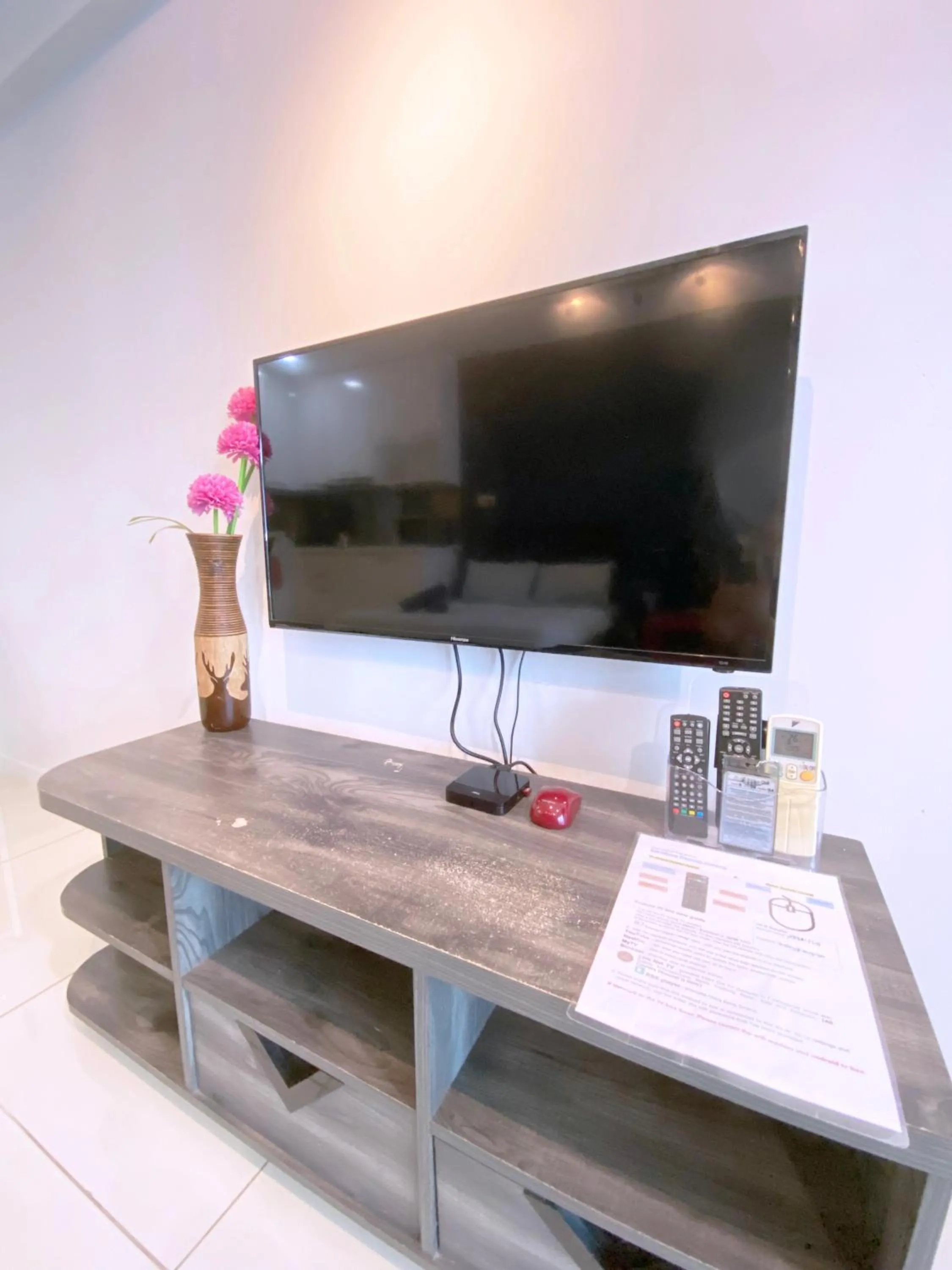 TV/Entertainment Center in Mercu Summer Suite KLCC @ Penguin Homes