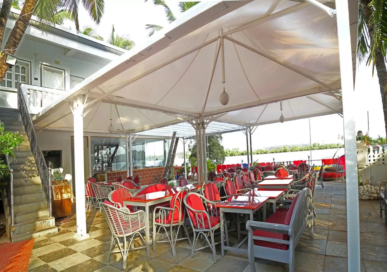 Restaurant/Places to Eat in M aples Jacks Place